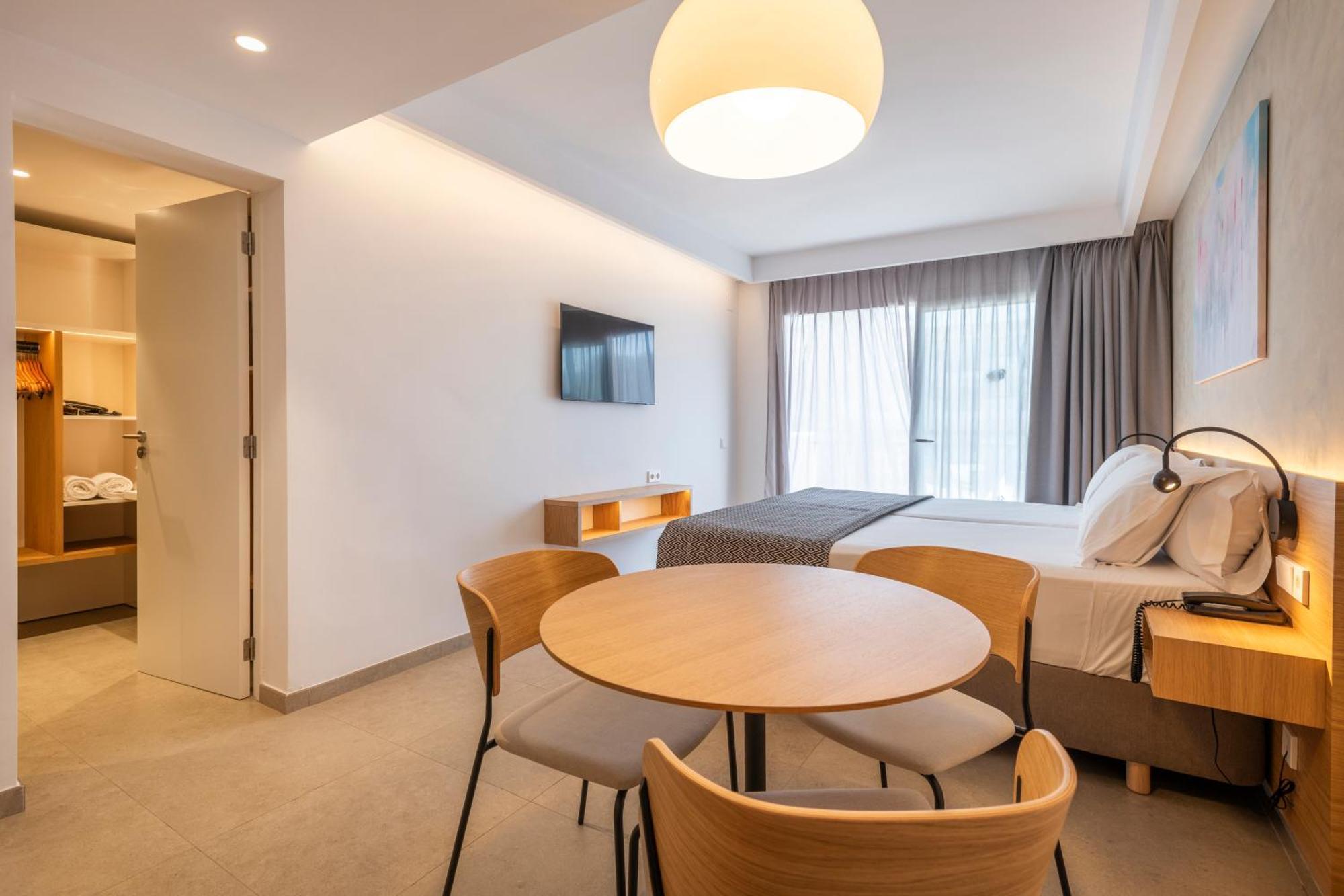 Inturotel Cala Azul Apartahotel 3*