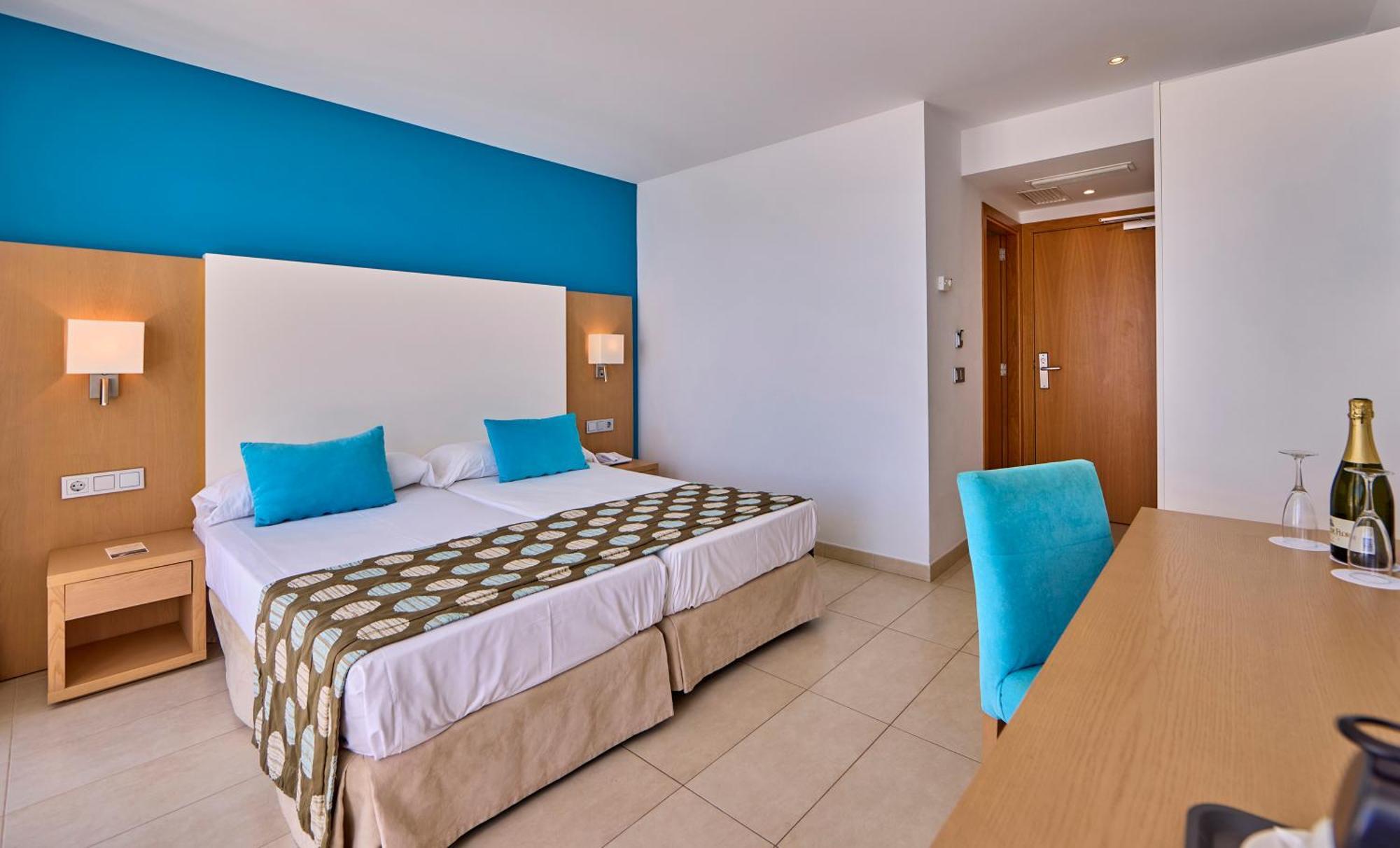 Universal Marques Hotel 4*