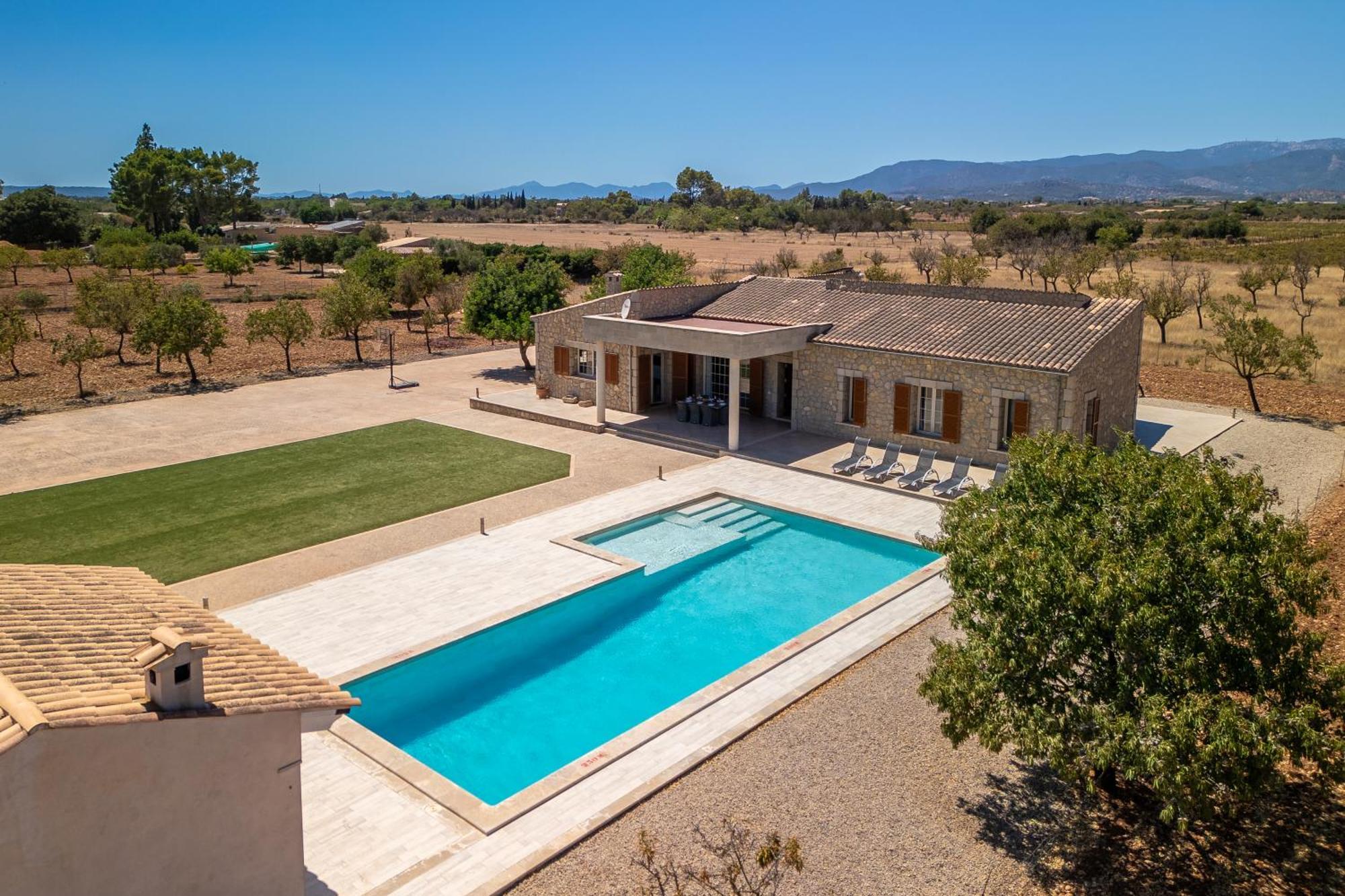 Mireia 2002 With Pool And Garden By Bebreeze Mallorca Villa *
