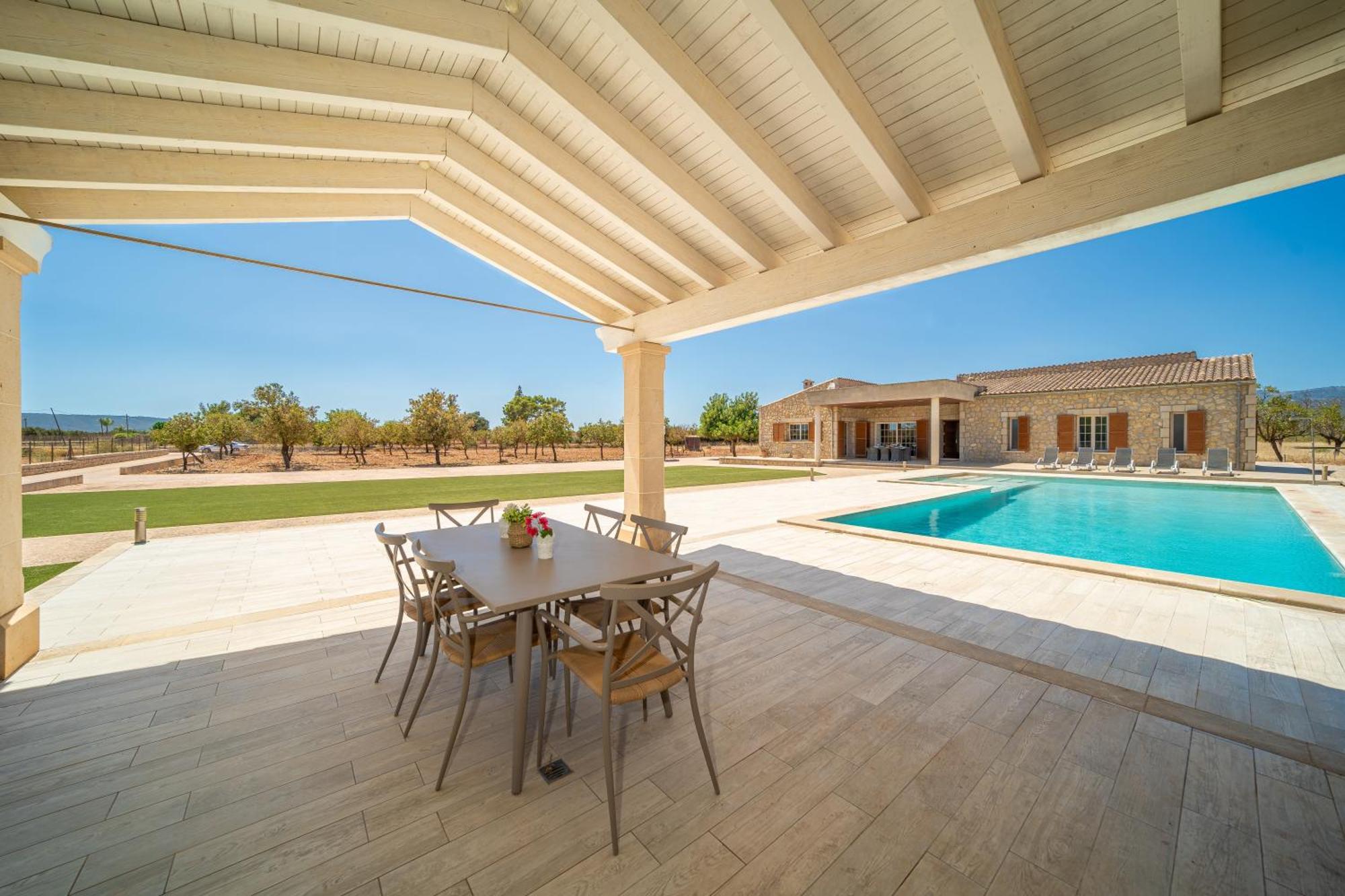 Mireia 2002 With Pool And Garden By Bebreeze Mallorca *