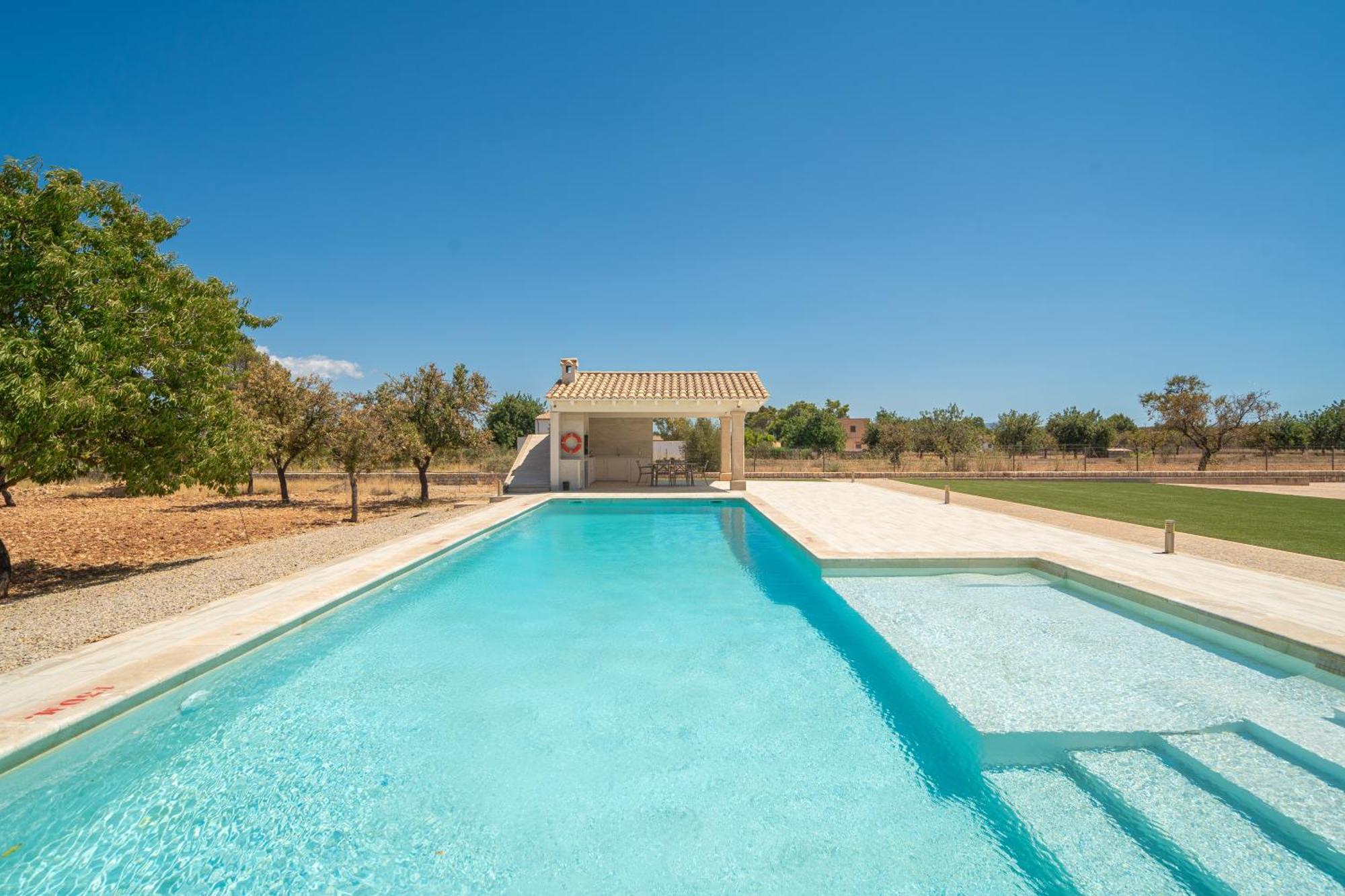 Villa Mireia 2002 With Pool And Garden By Bebreeze Mallorca Binisalem