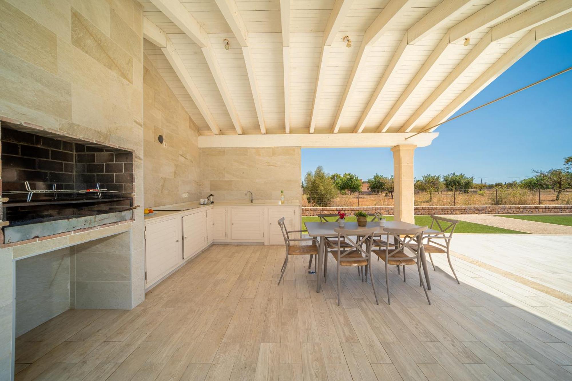 Mireia 2002 With Pool And Garden By Bebreeze Mallorca *