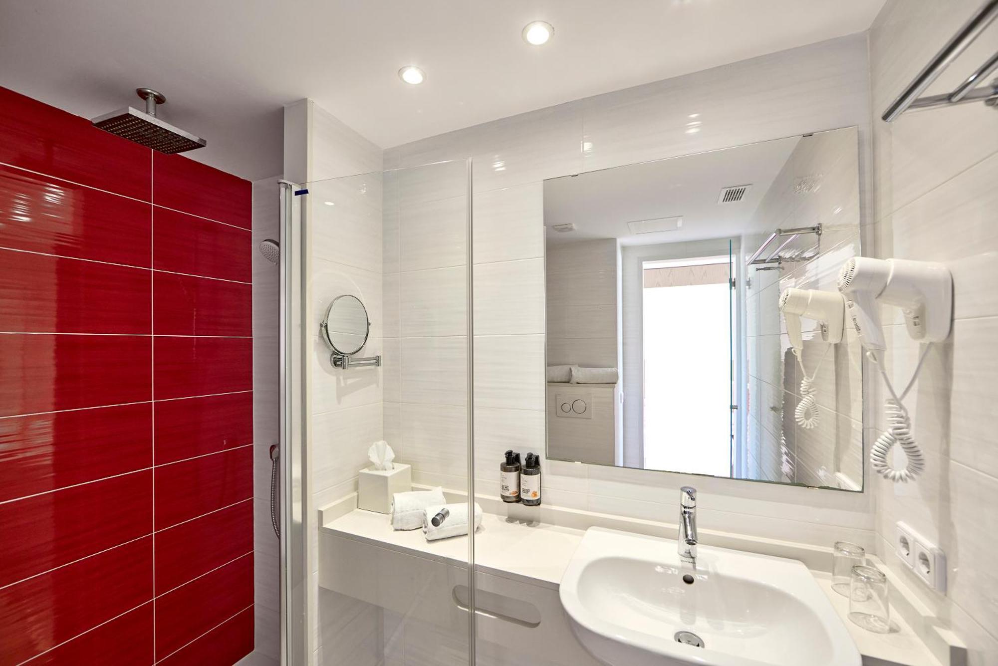 Hotel Universal Perla 4*