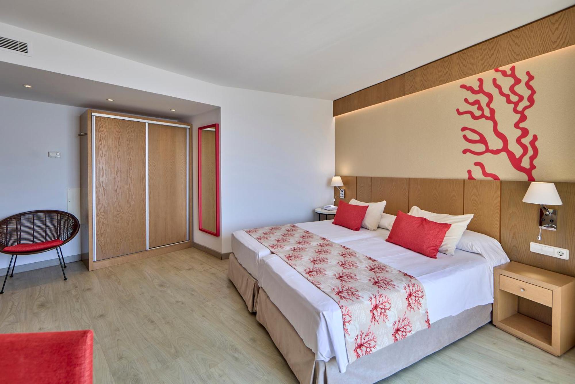 Hotel Universal Perla 4*