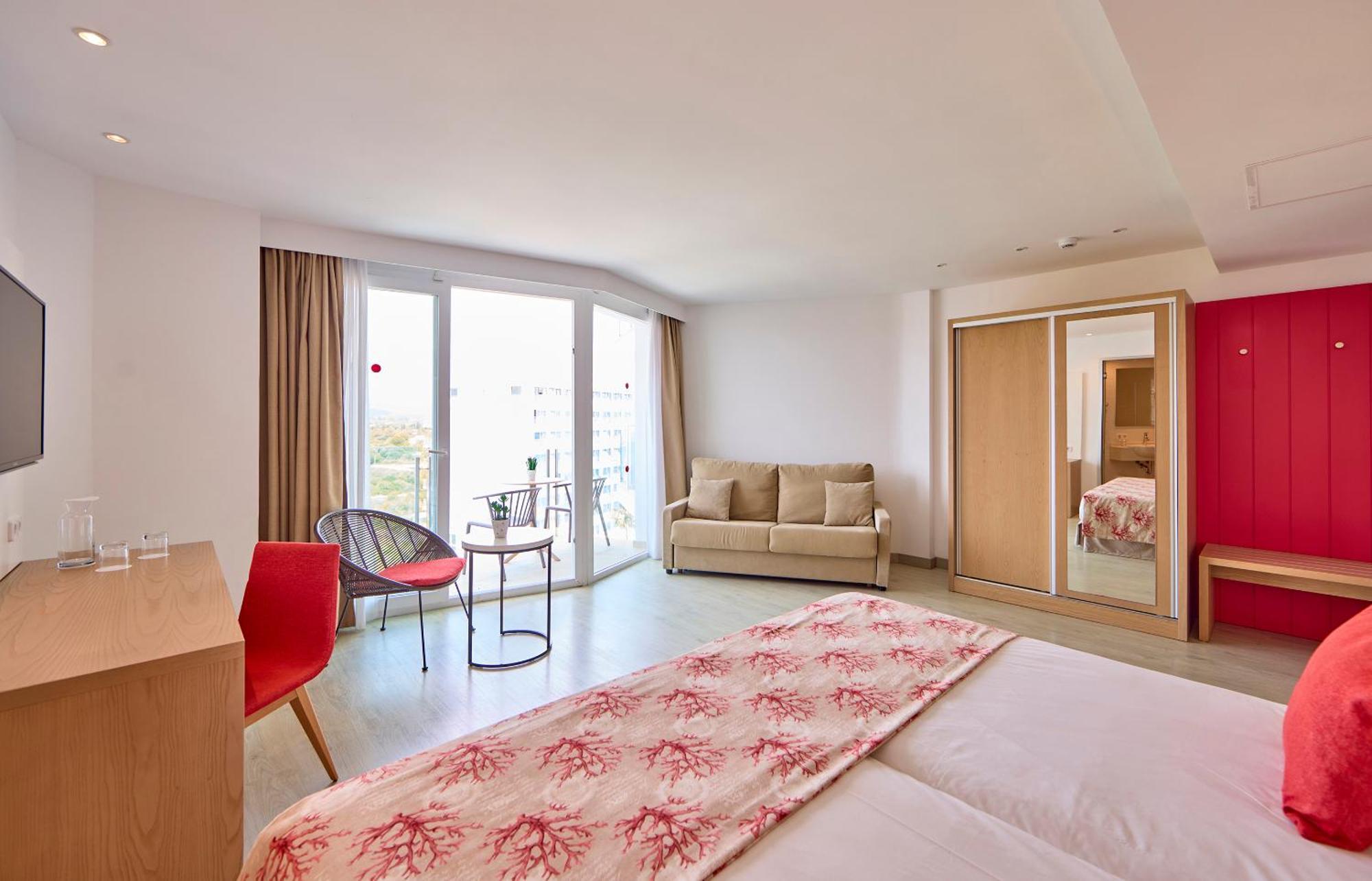 Universal Perla 4*