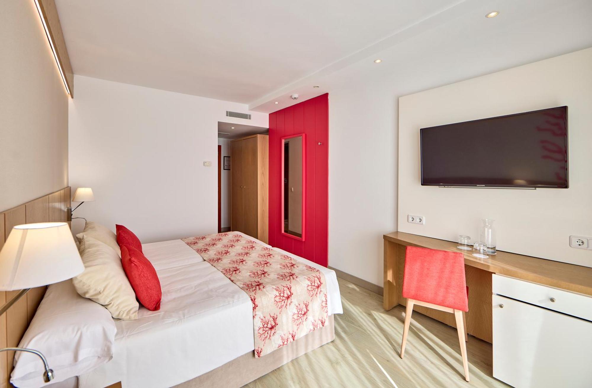 Universal Perla 4*