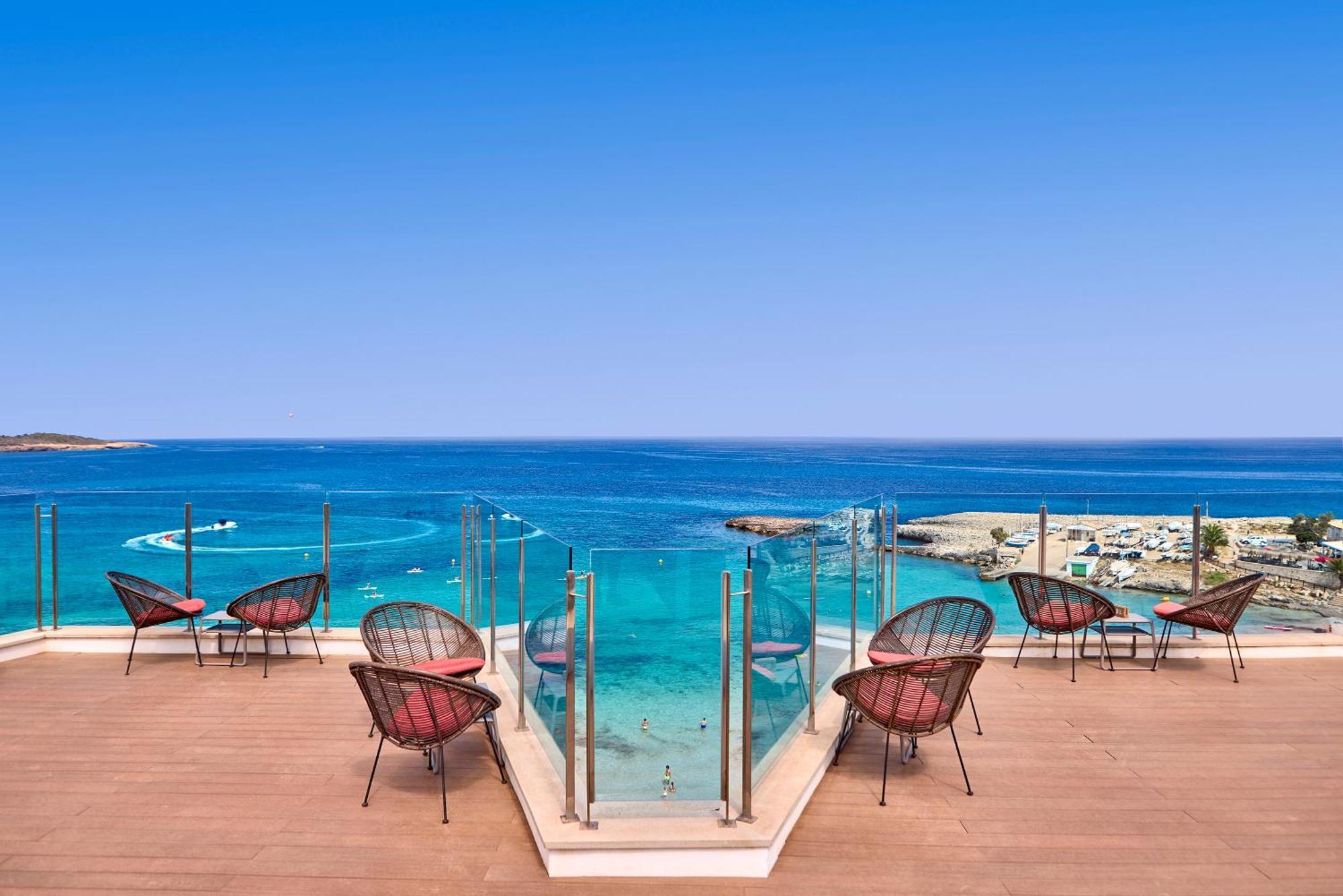 Hotel Universal Perla 4*