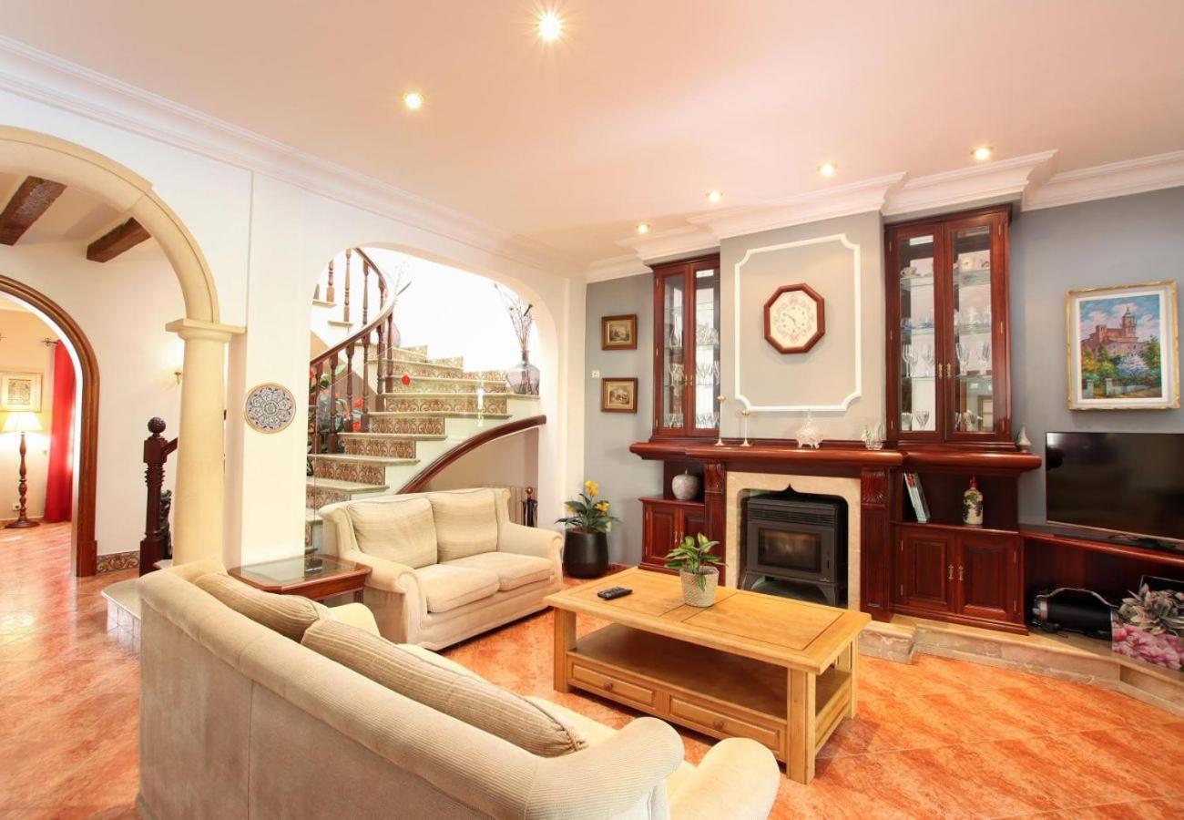 Villa Lovely In Old Town By Renthousing Pollensa