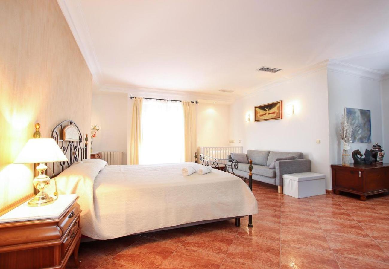 Villa Lovely In Old Town By Renthousing