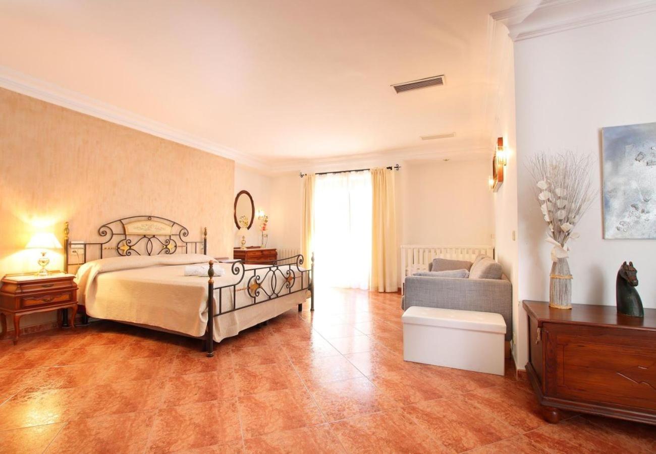 Lovely In Old Town By Renthousing Villa Pollensa
