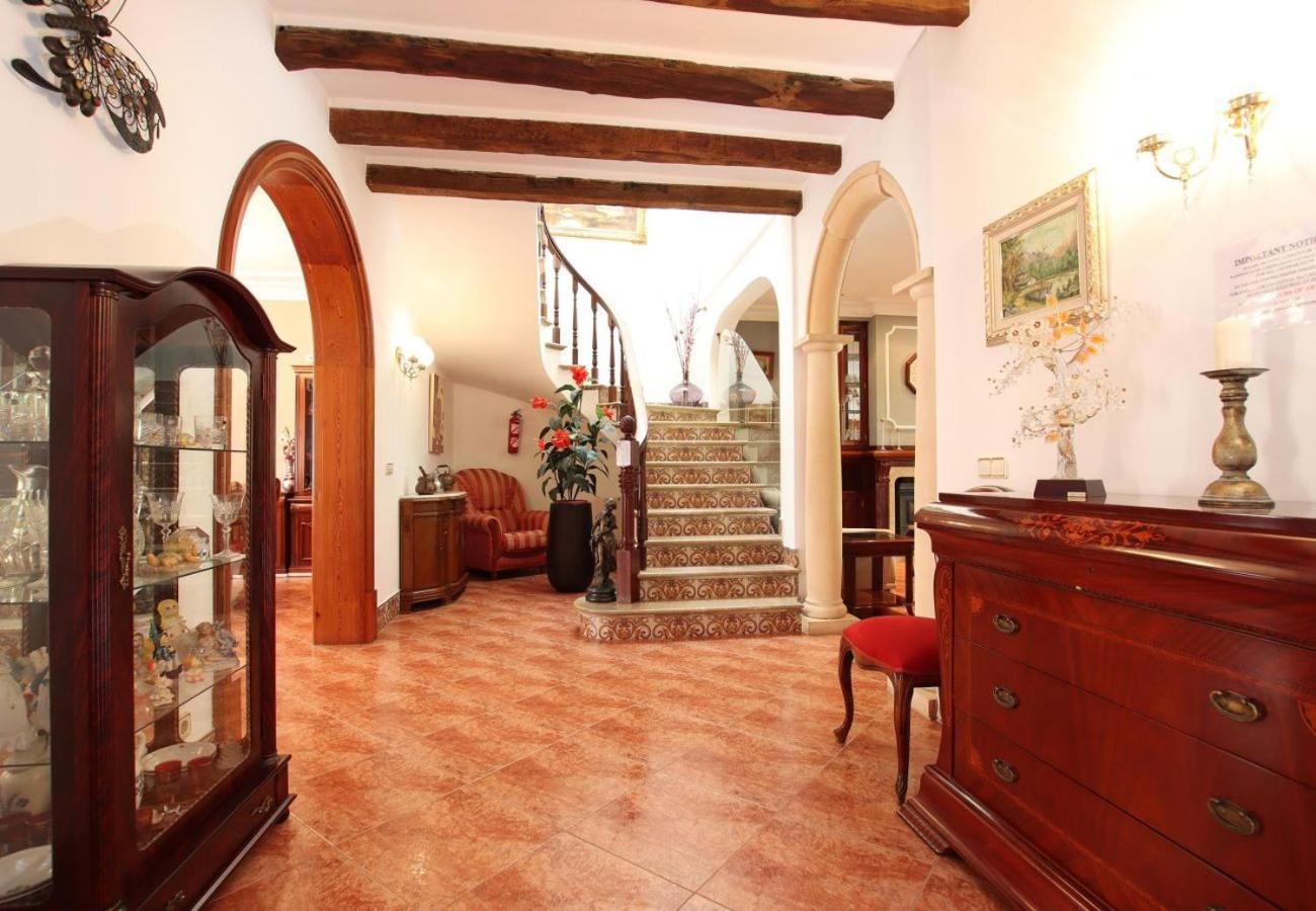 Lovely In Old Town By Renthousing Pollensa