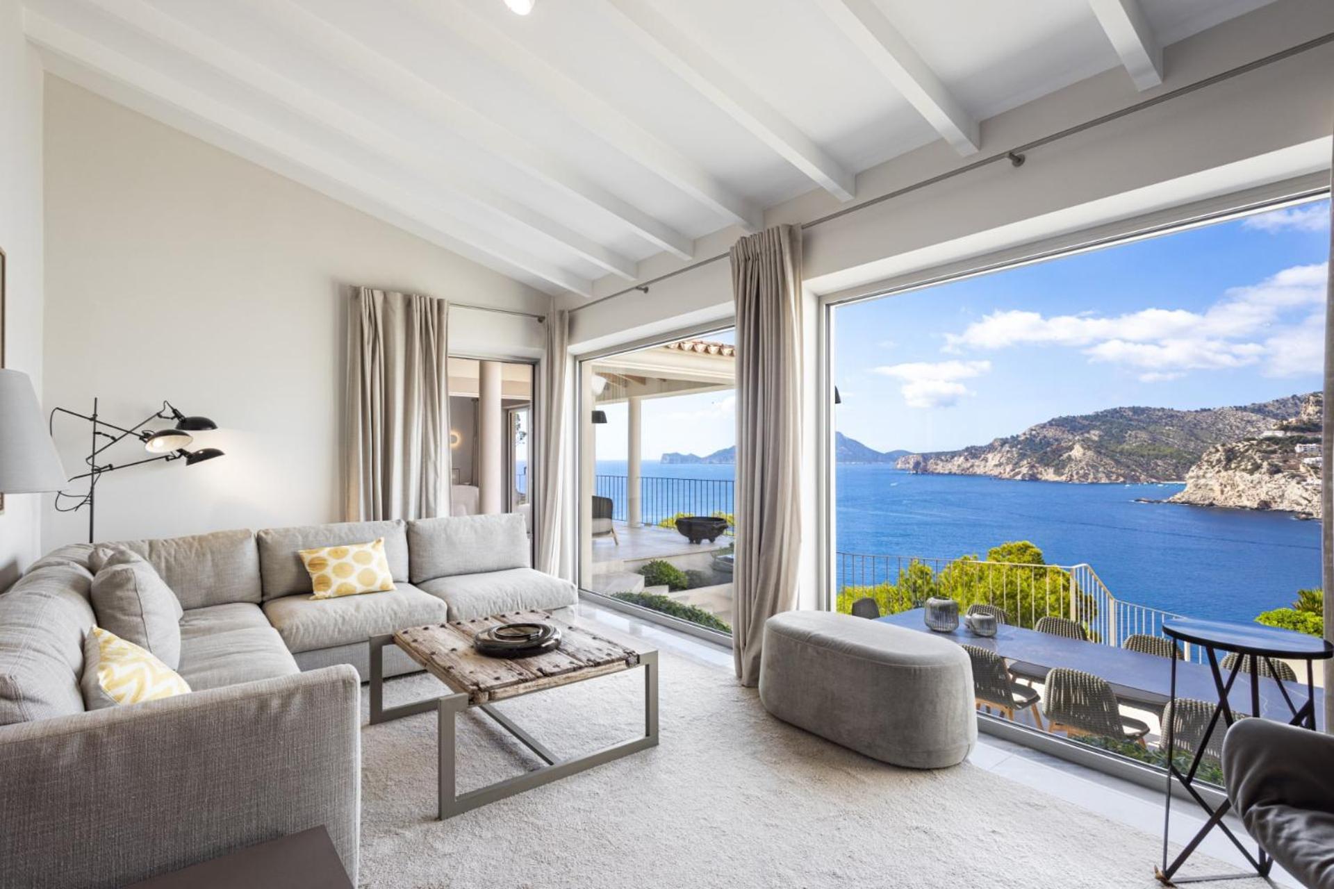 Mimosa Villa *