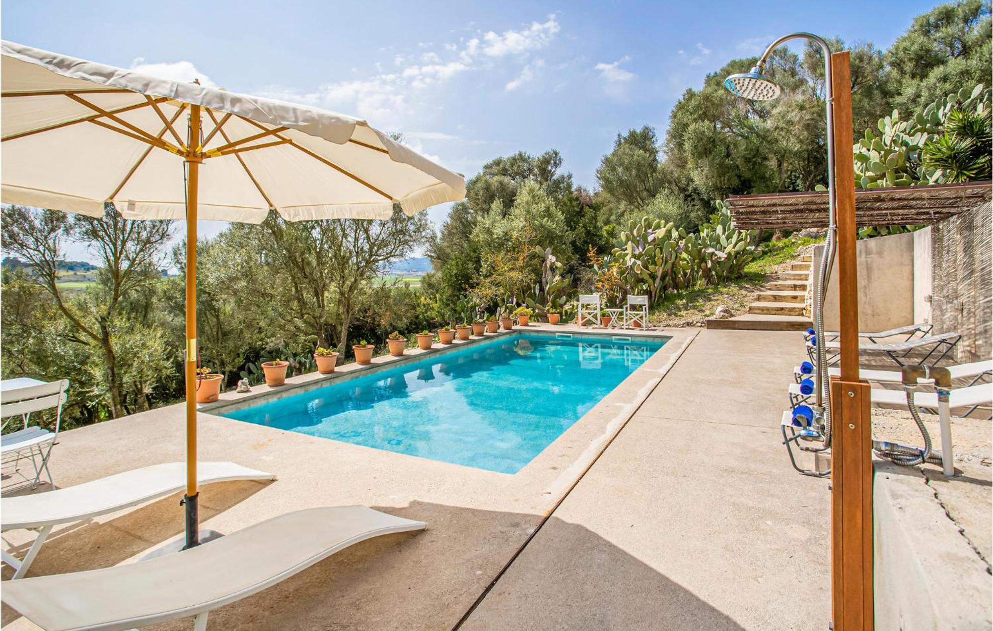 Cozy In With Outdoor Swimming Pool * Ariany