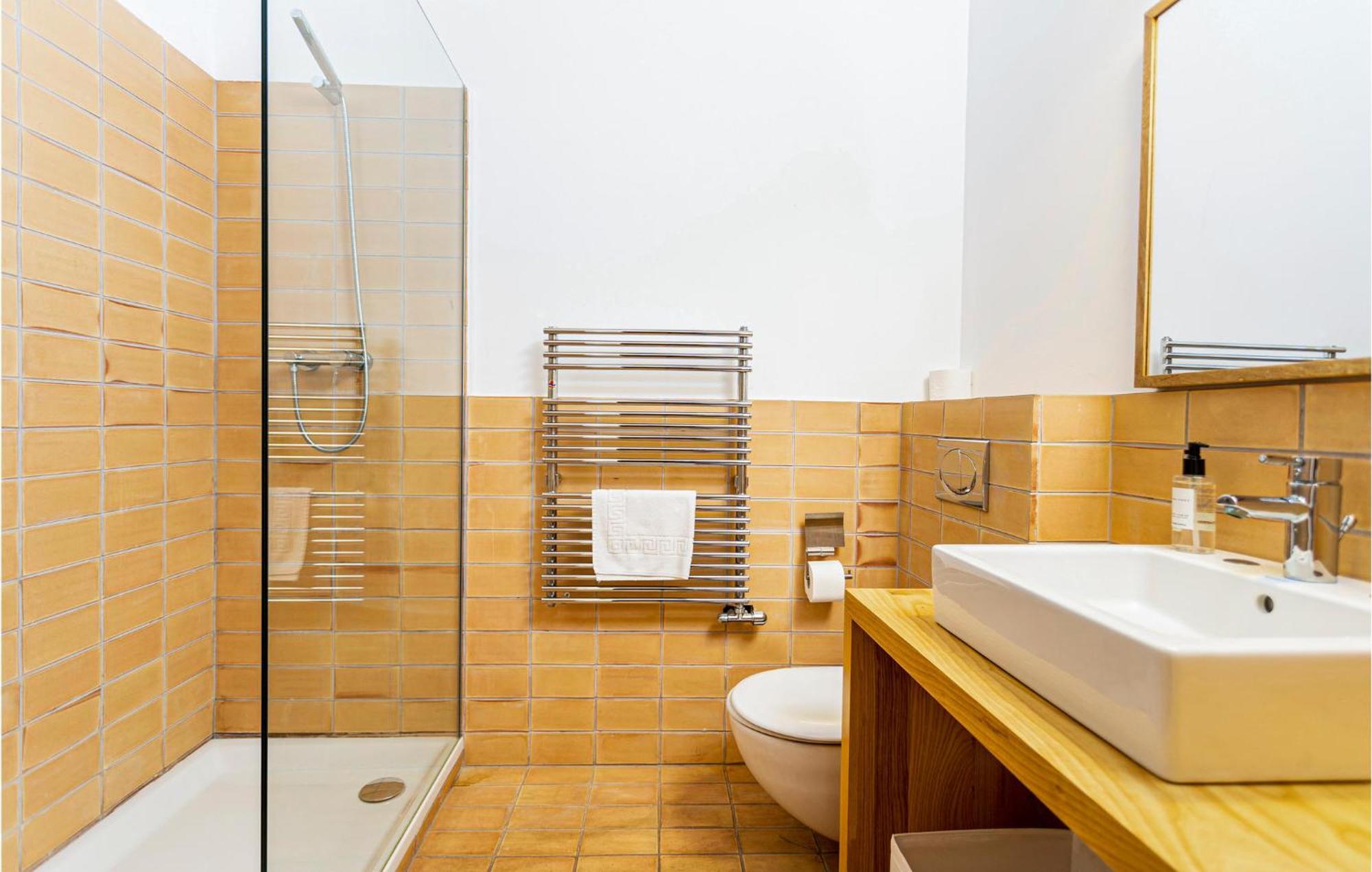Cozy In With Outdoor Swimming Pool Сasa de vacaciones