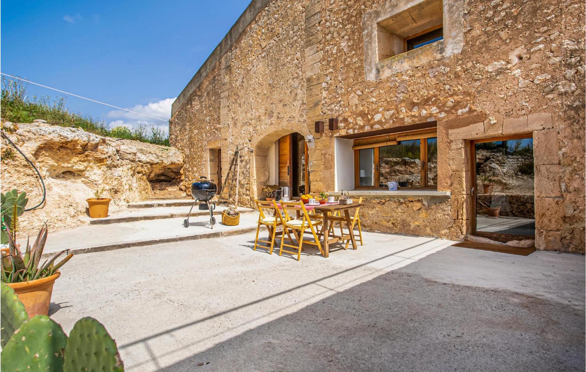 Cozy In With Outdoor Swimming Pool *