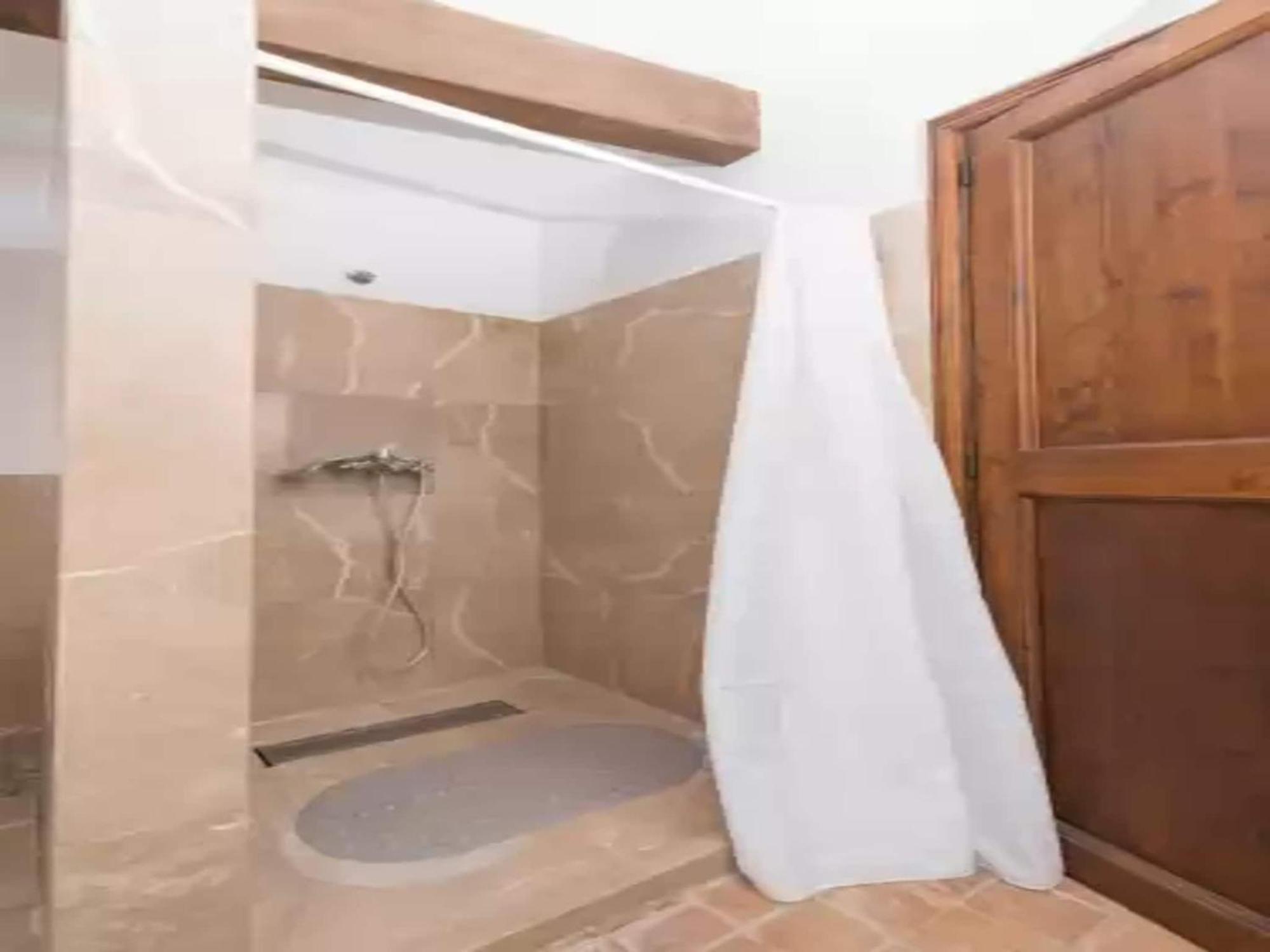 Splendid With Oil Heating Villa