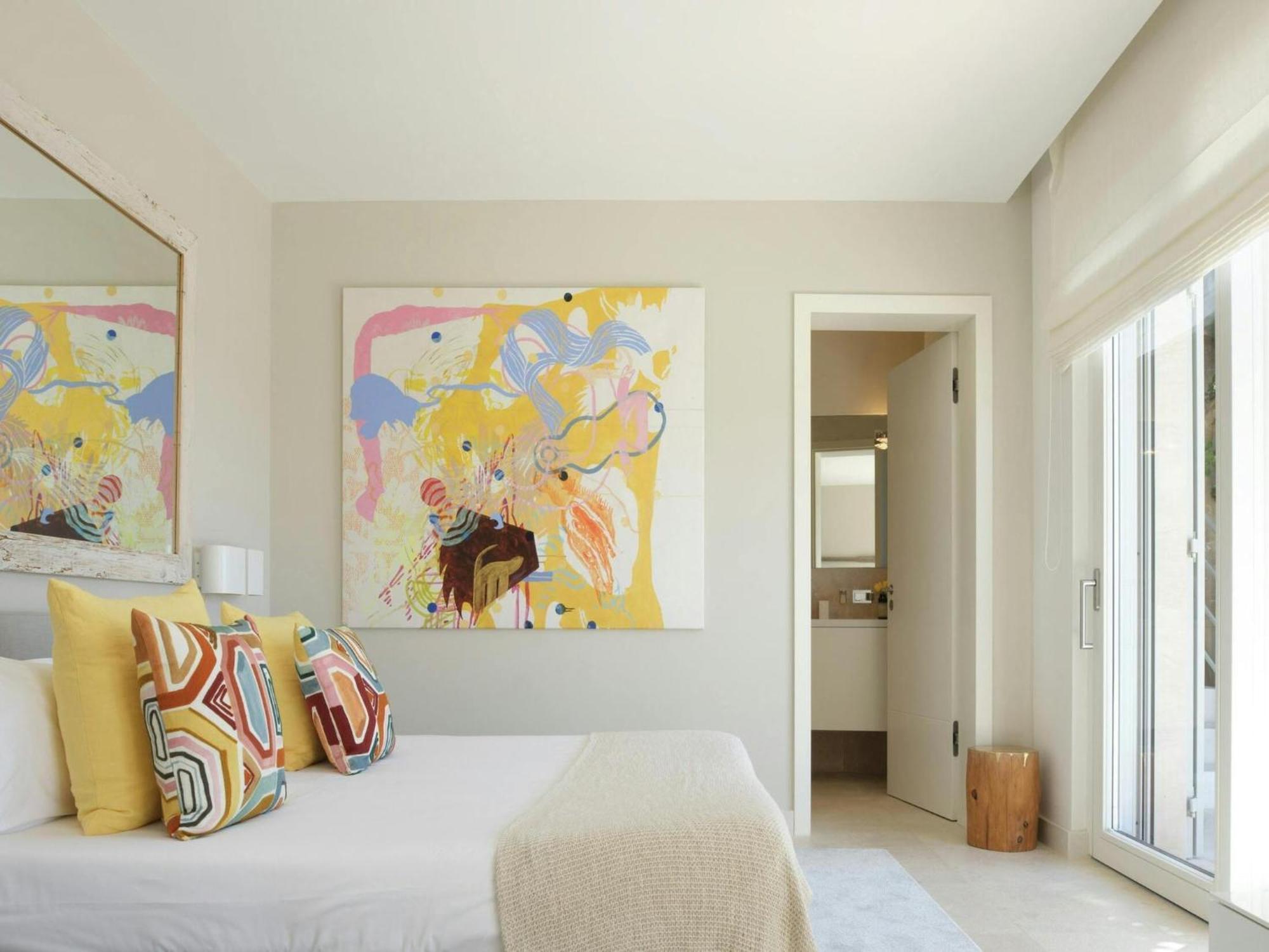 In Tranquil Hillside Location *