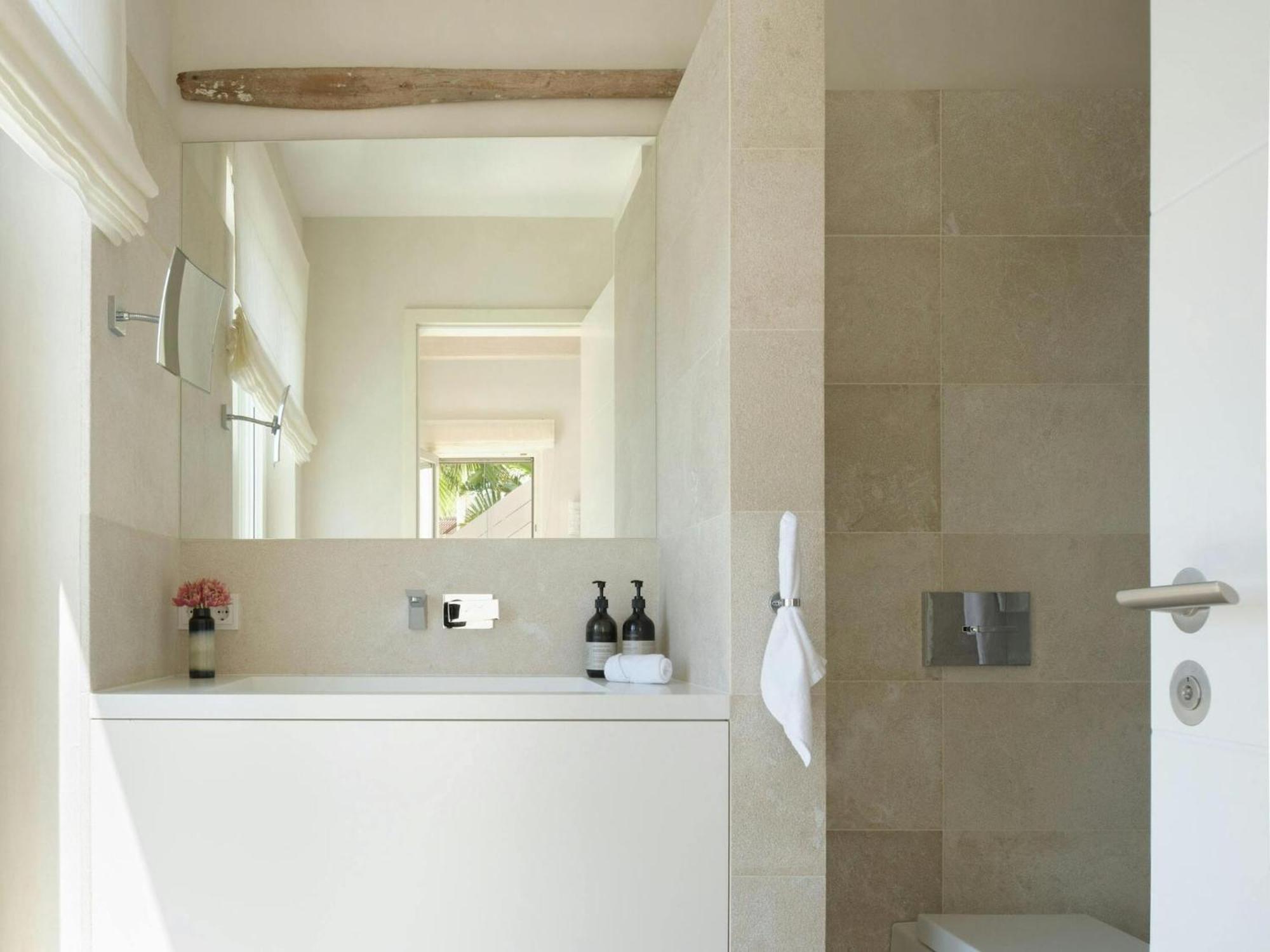 In Tranquil Hillside Location *