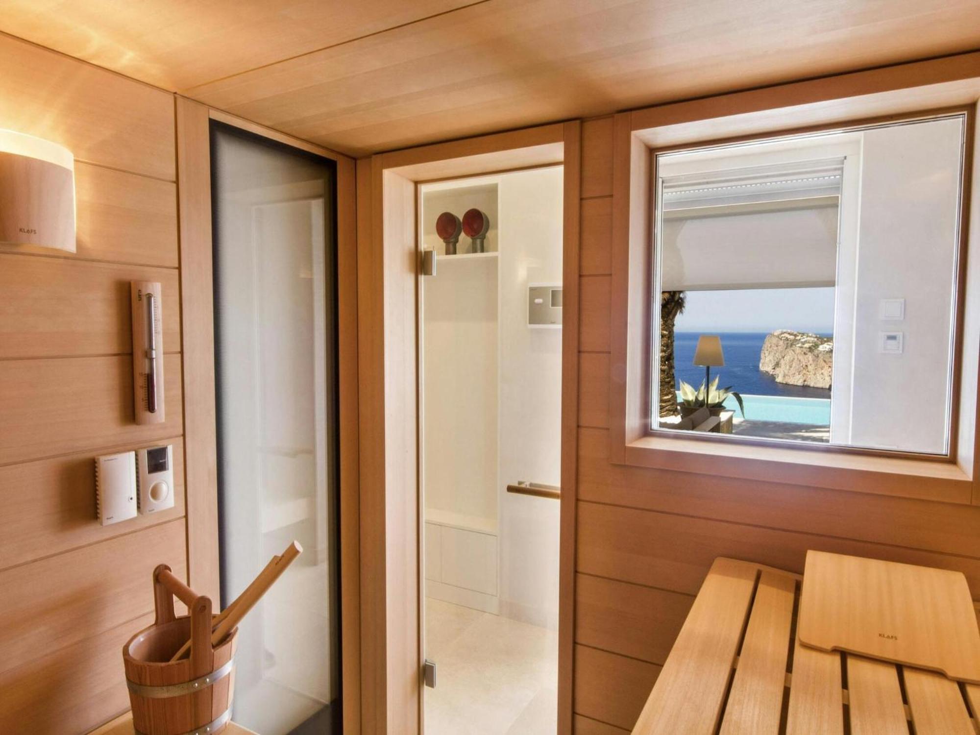 In Tranquil Hillside Location