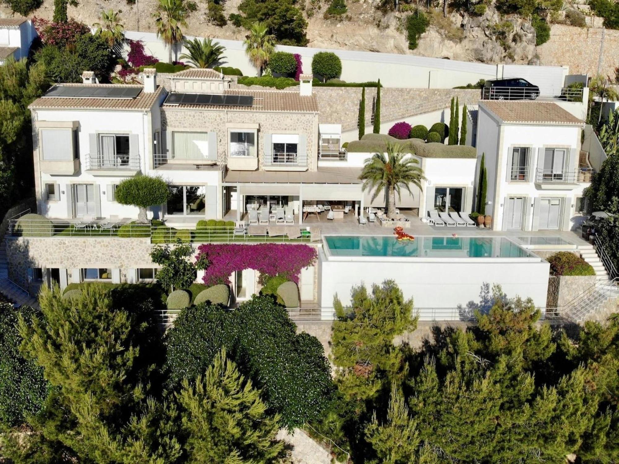 In Tranquil Hillside Location Villa *
