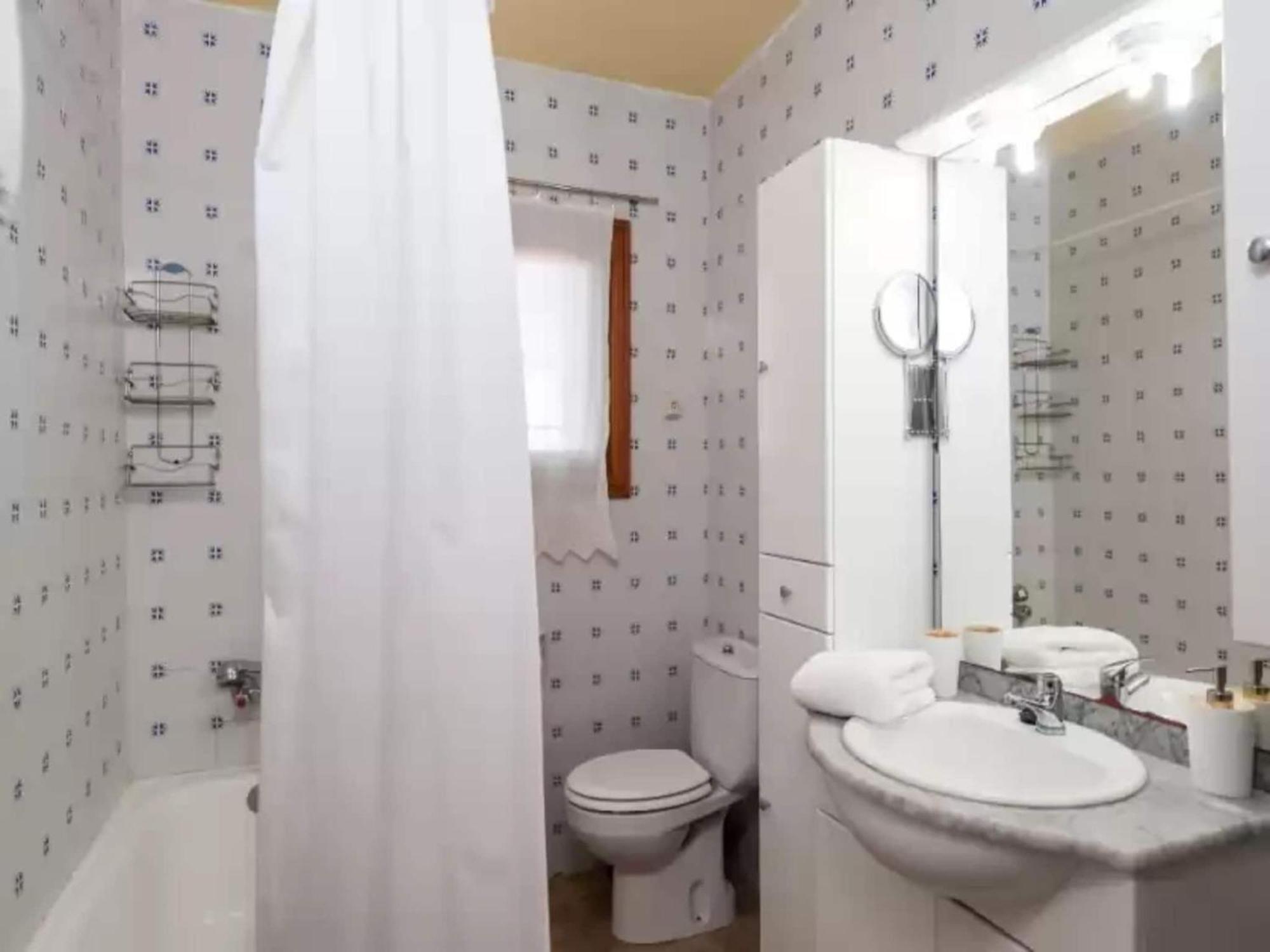 Charming With Garden Retreat *