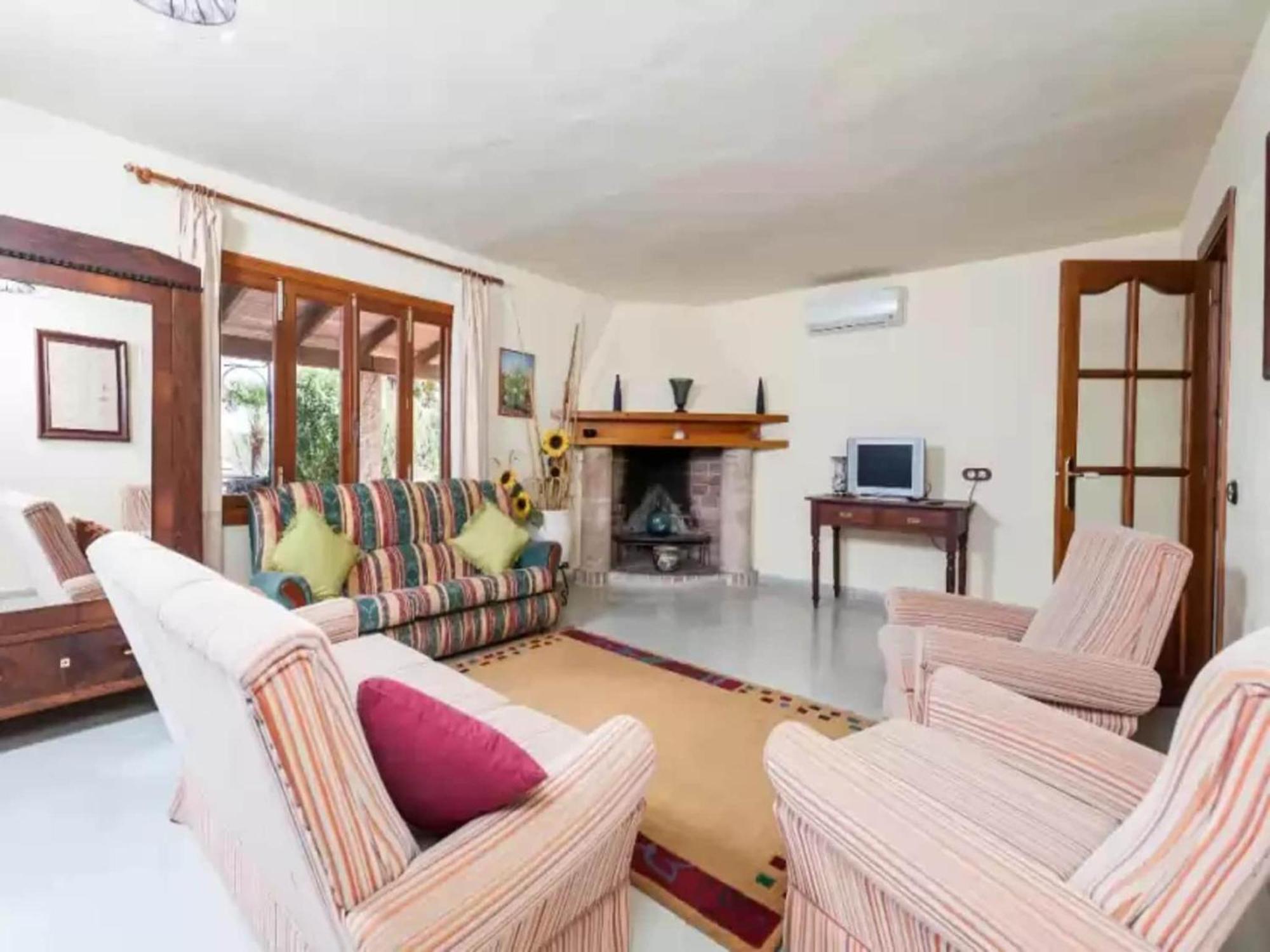 Charming With Garden Retreat