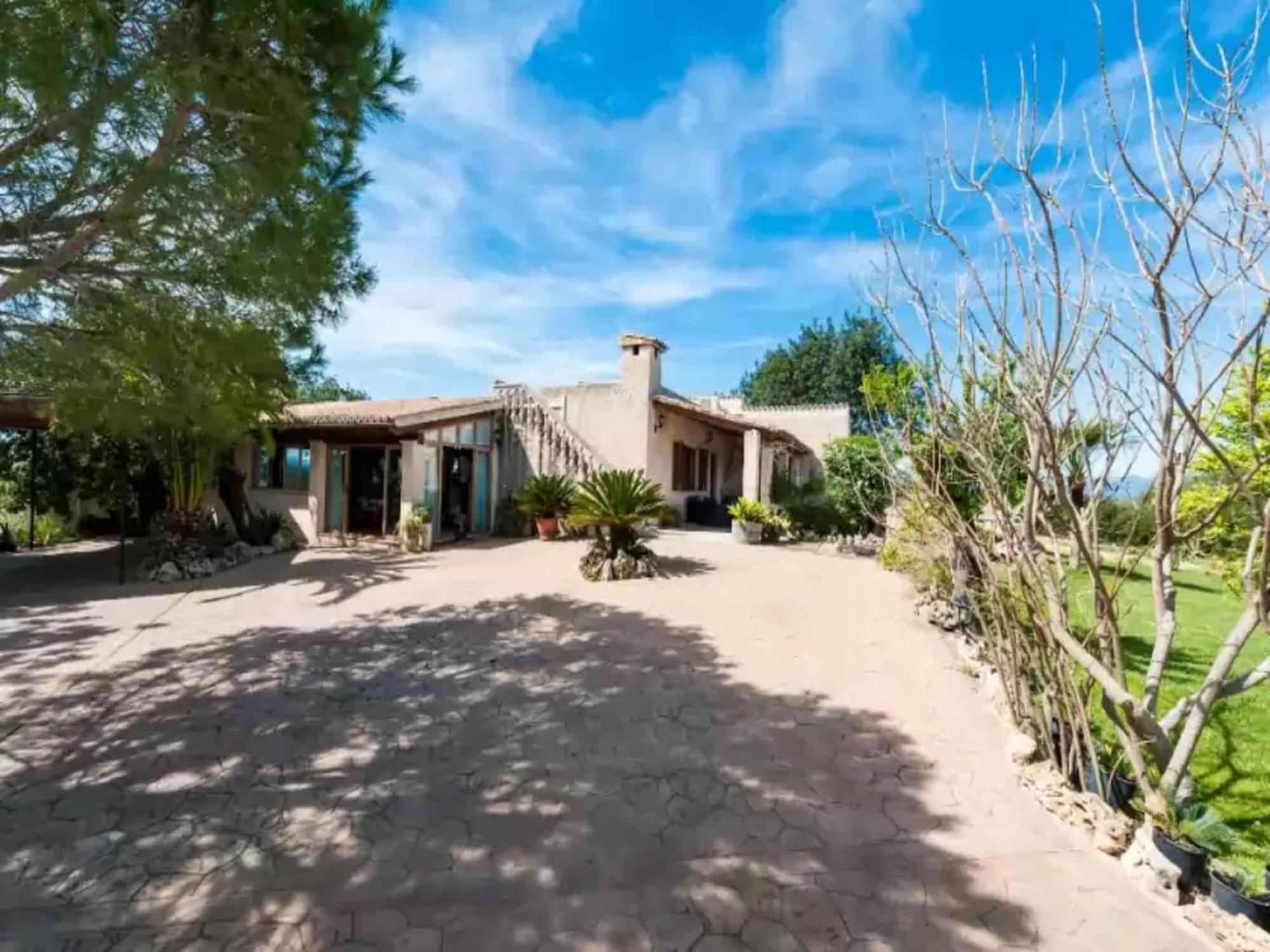 Charming With Garden Retreat