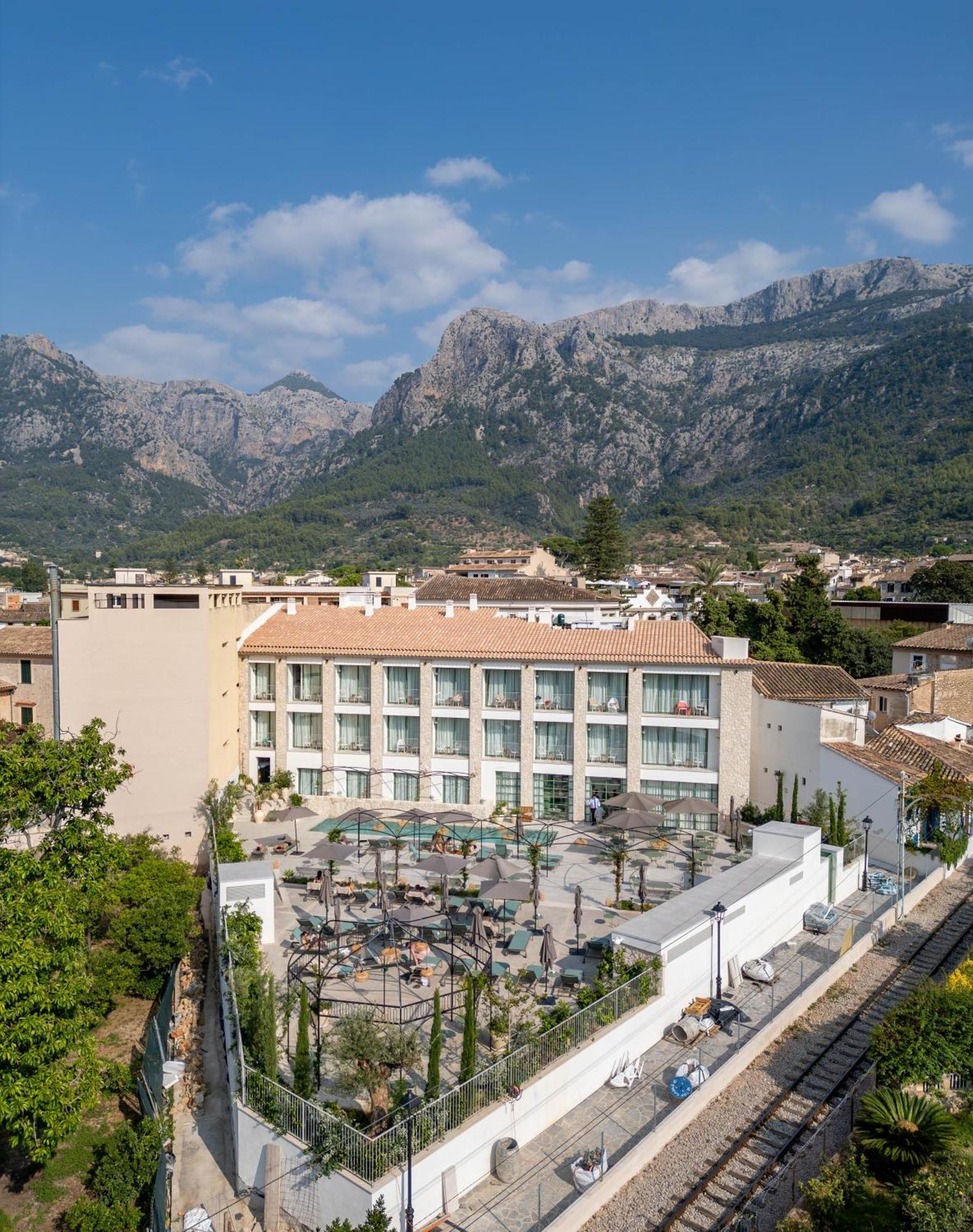 Alcazar Hotel