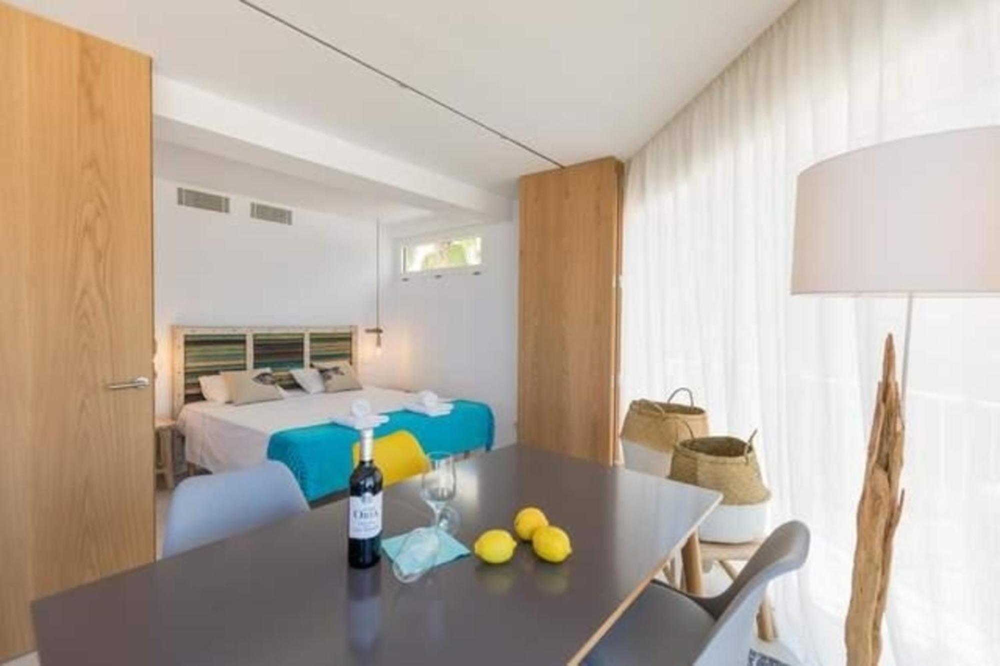 Apartamento Tolle In S'illot-cala Morlanda Mit Terrasse