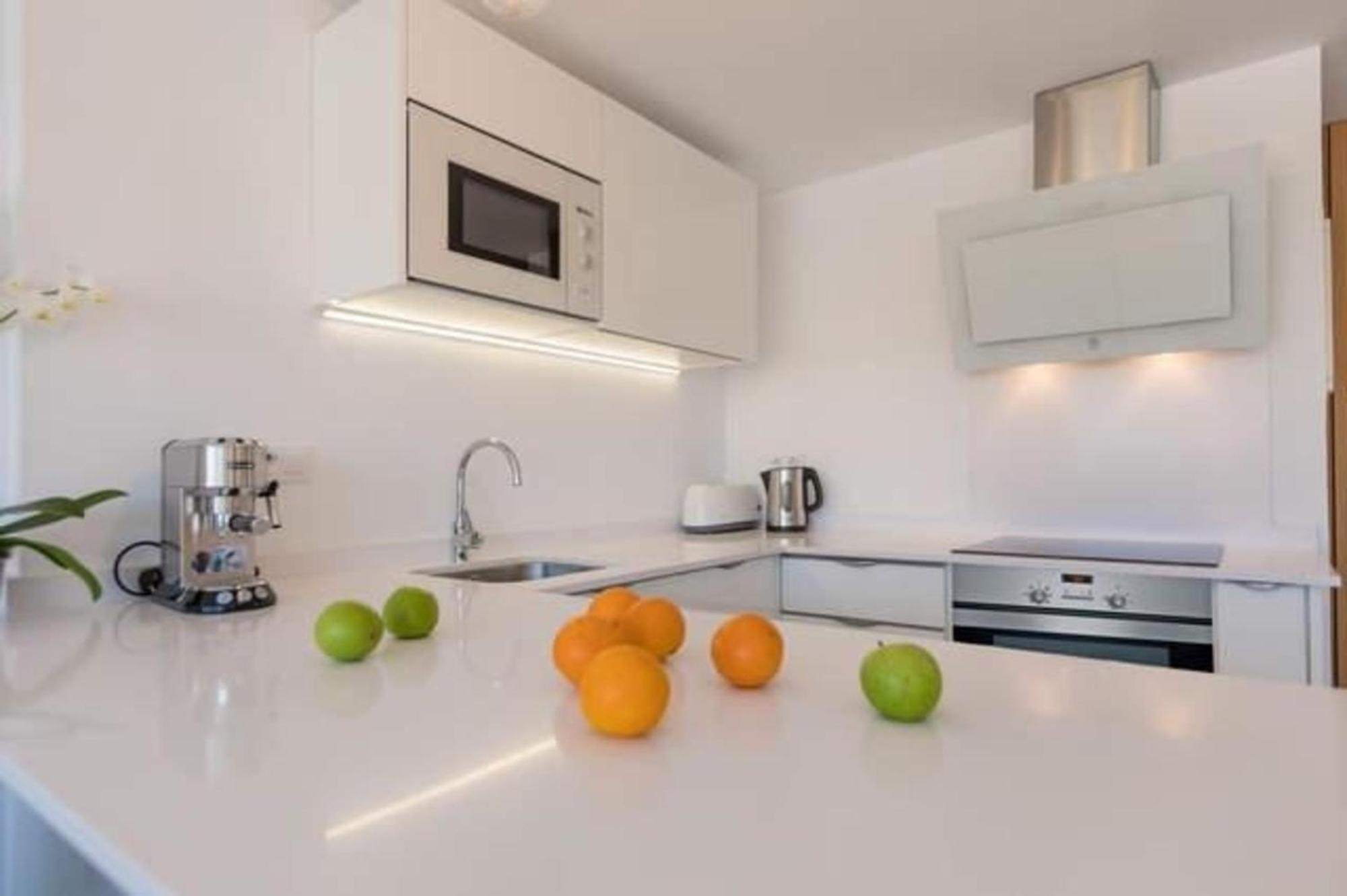 Apartamento Tolle In S'illot-cala Morlanda Mit Terrasse