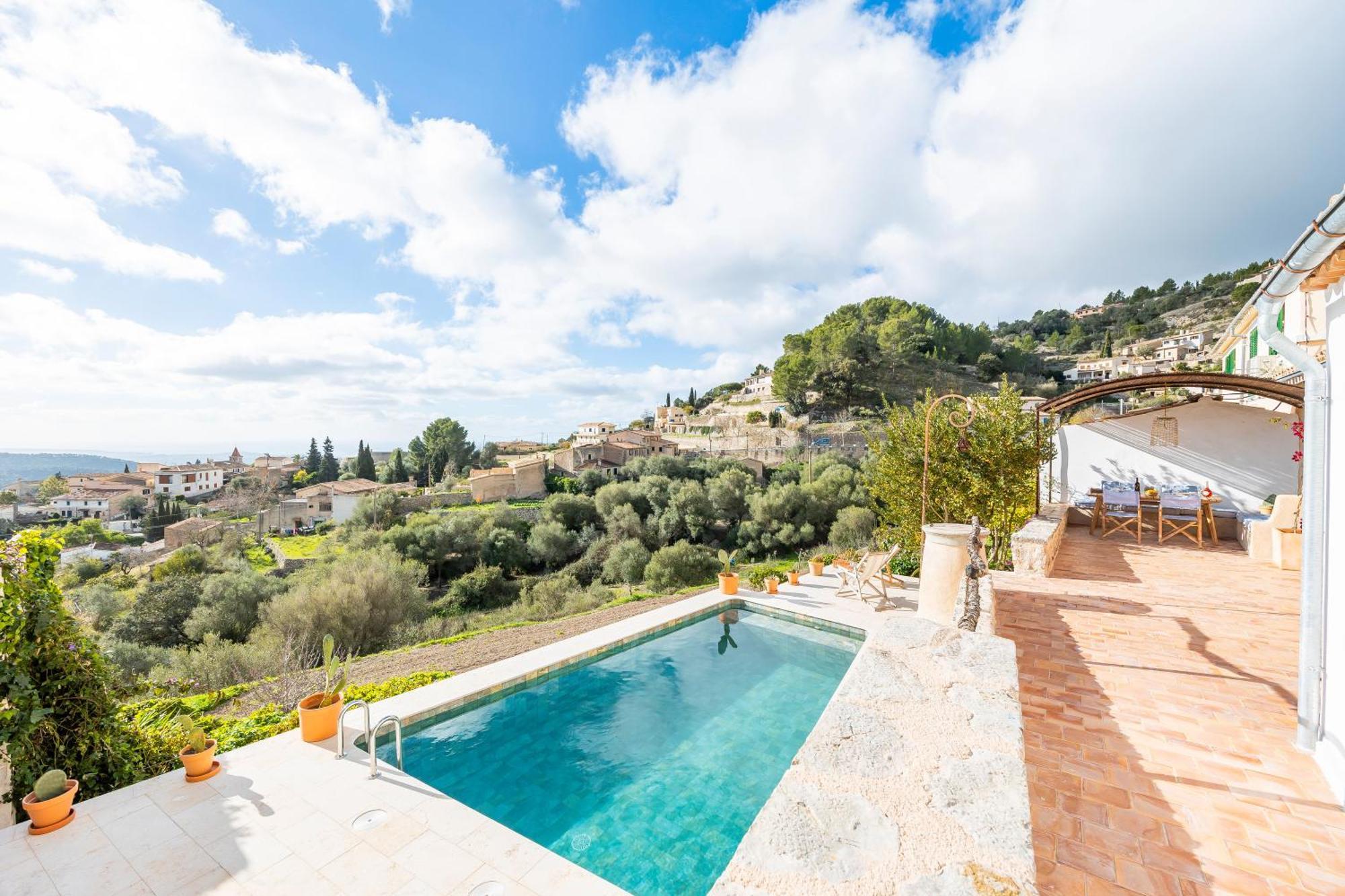 Titina Villa *