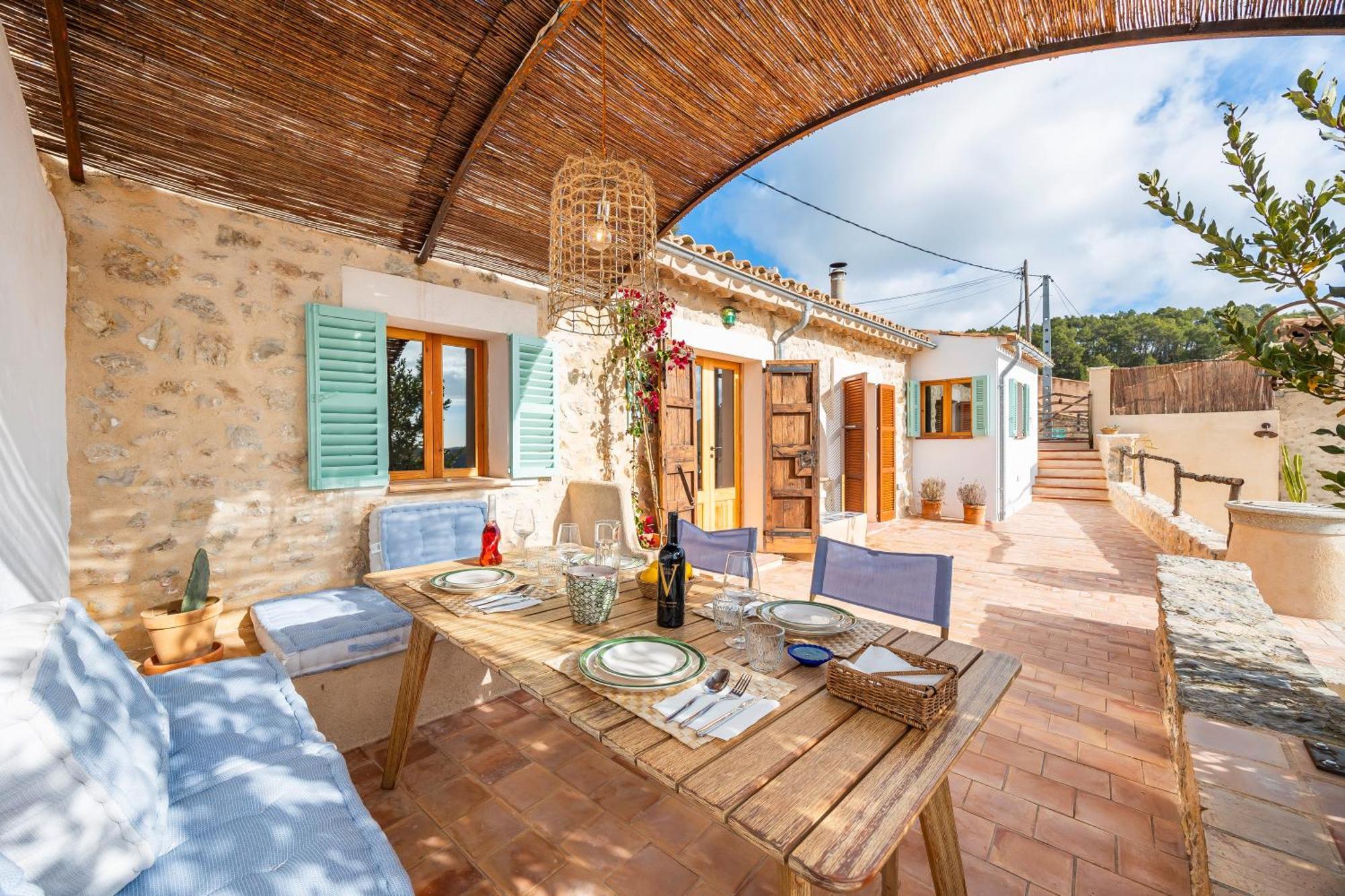 Titina Villa *