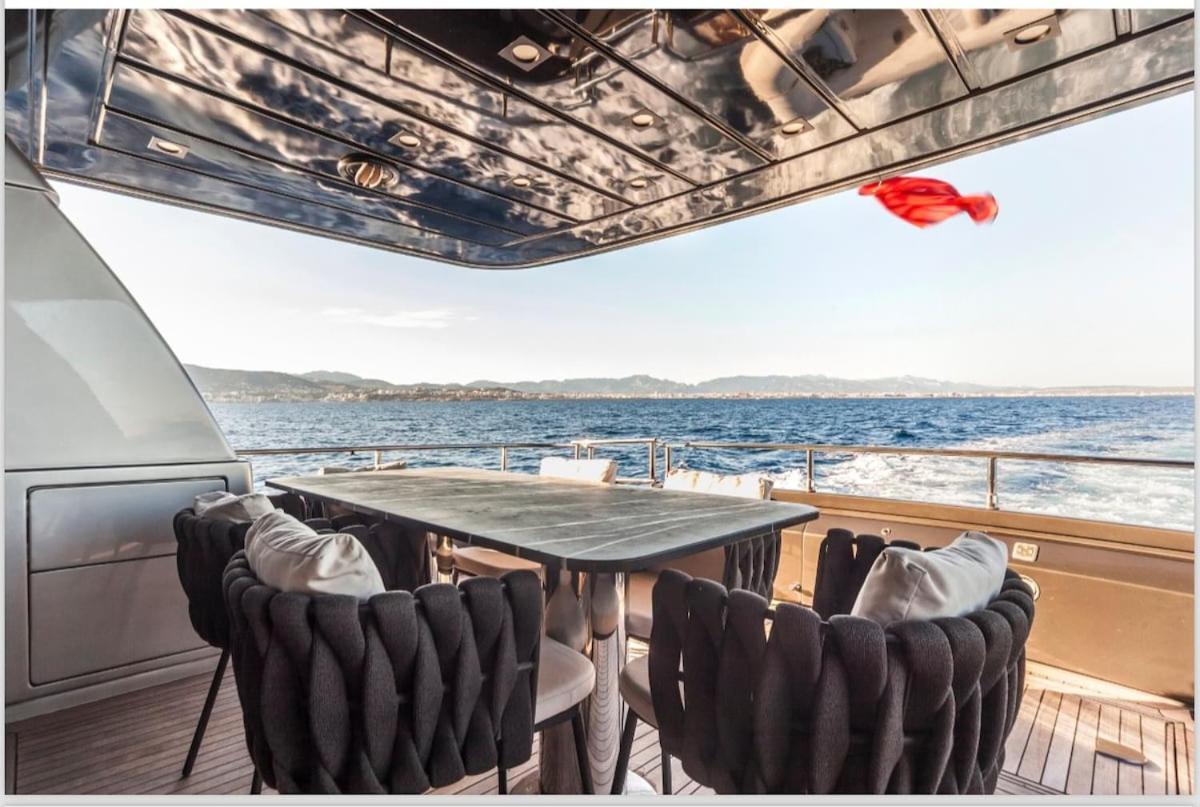 Luxury Yacht Sanlorenzo Hotel en barco Palma de Mallorca