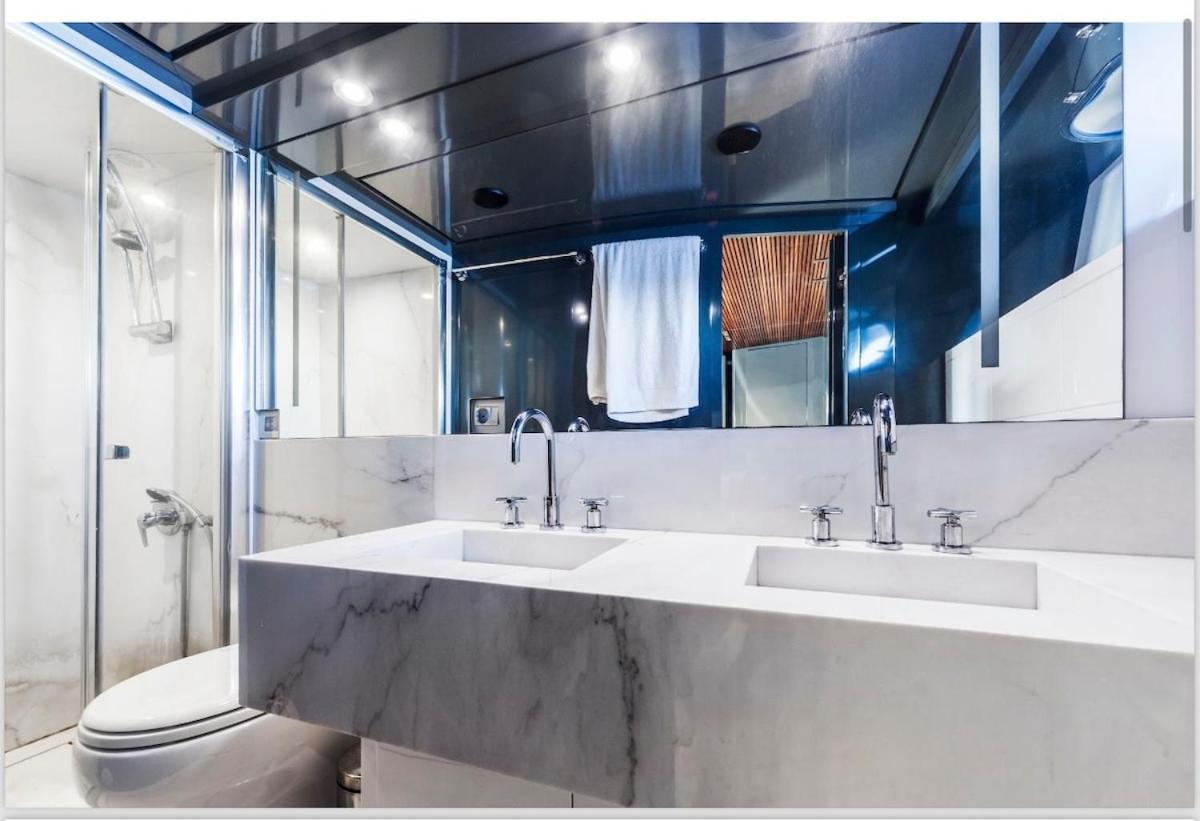 Hotel en barco Luxury Yacht Sanlorenzo Palma de Mallorca