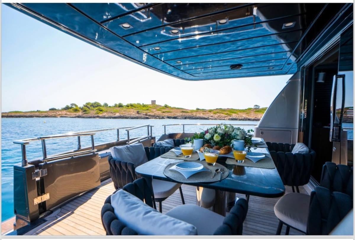 Luxury Yacht Sanlorenzo Hotel en barco *