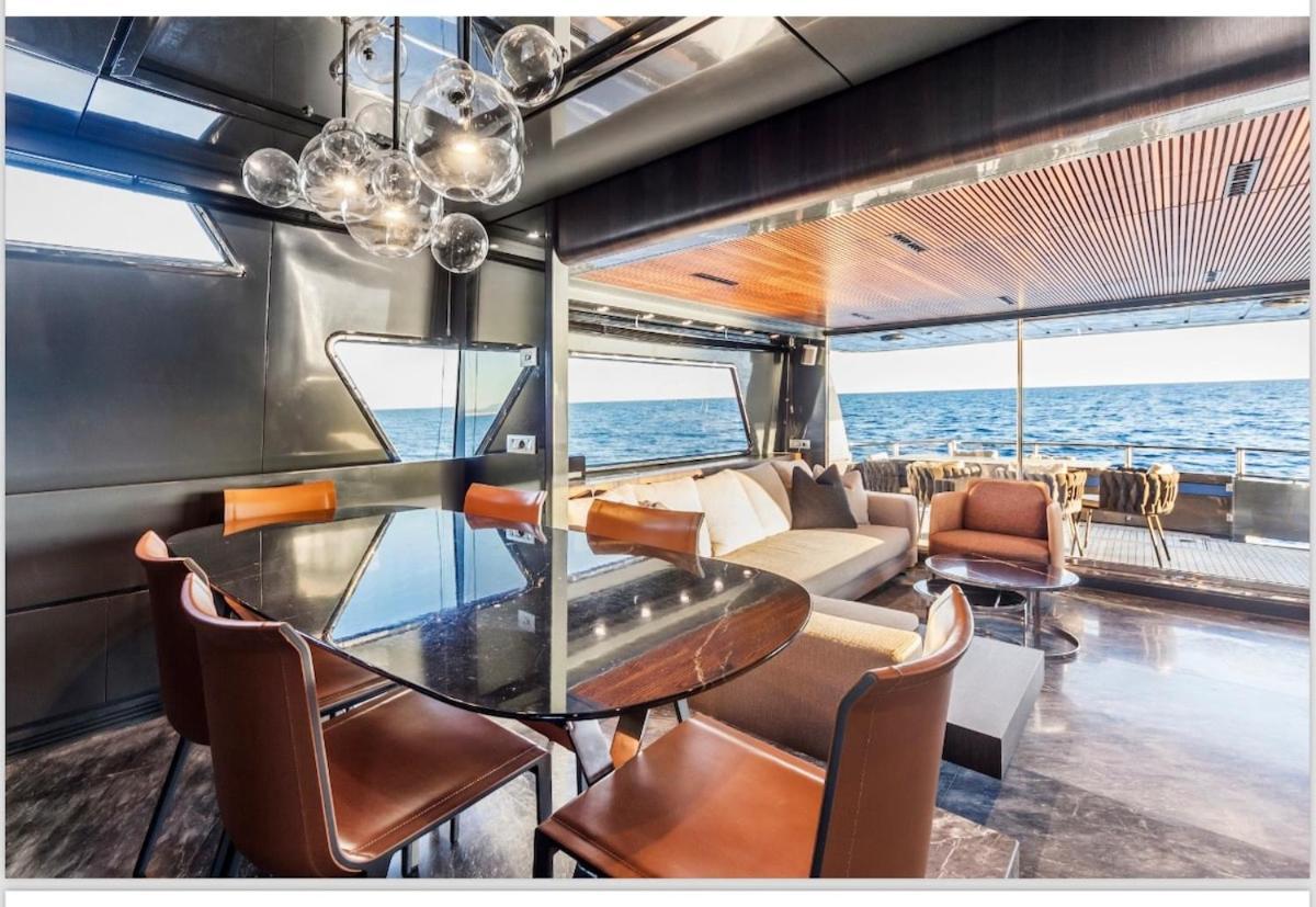 Hotel en barco Luxury Yacht Sanlorenzo *
