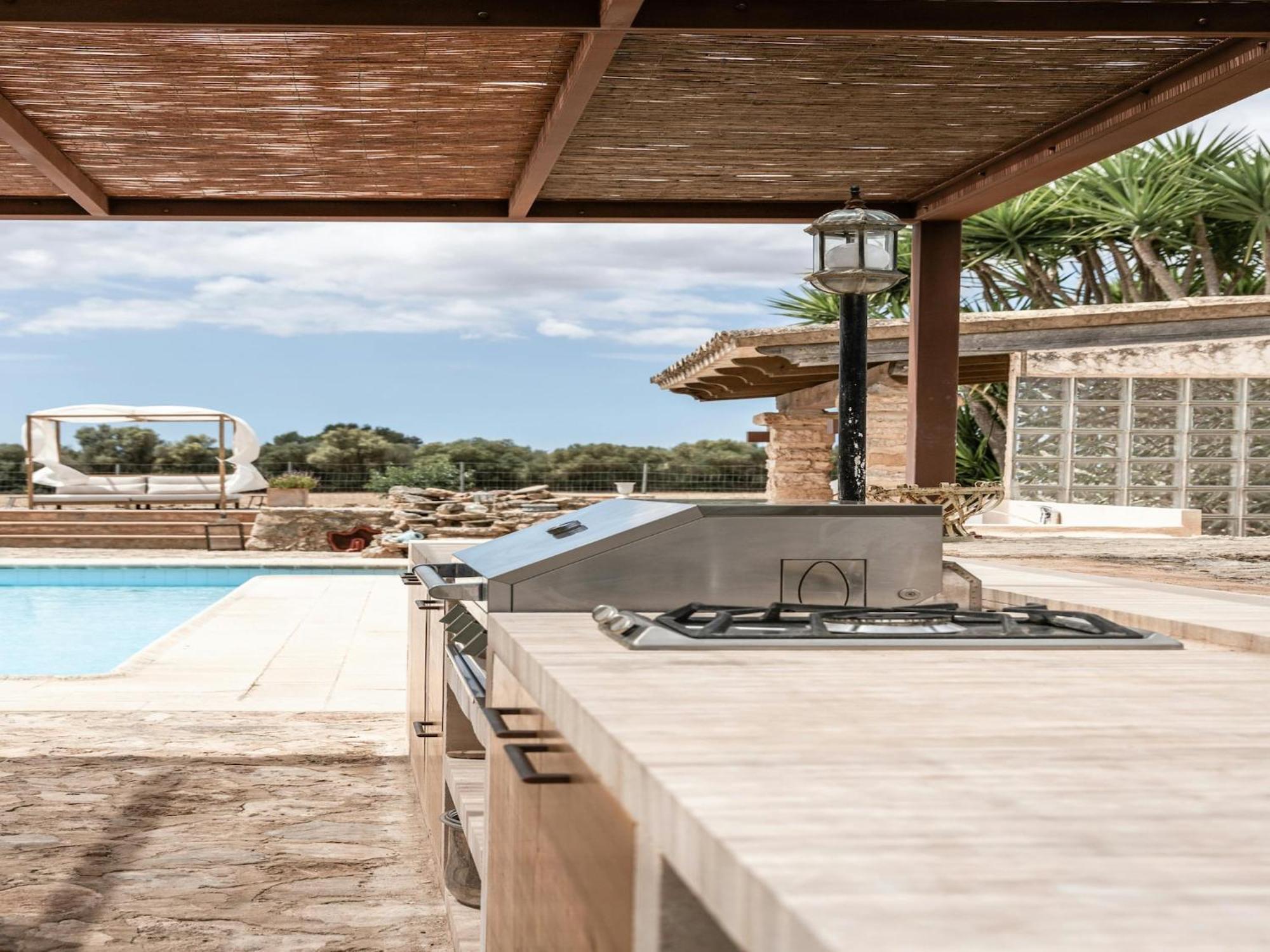 Villa With Outdoor Jacuzzi
