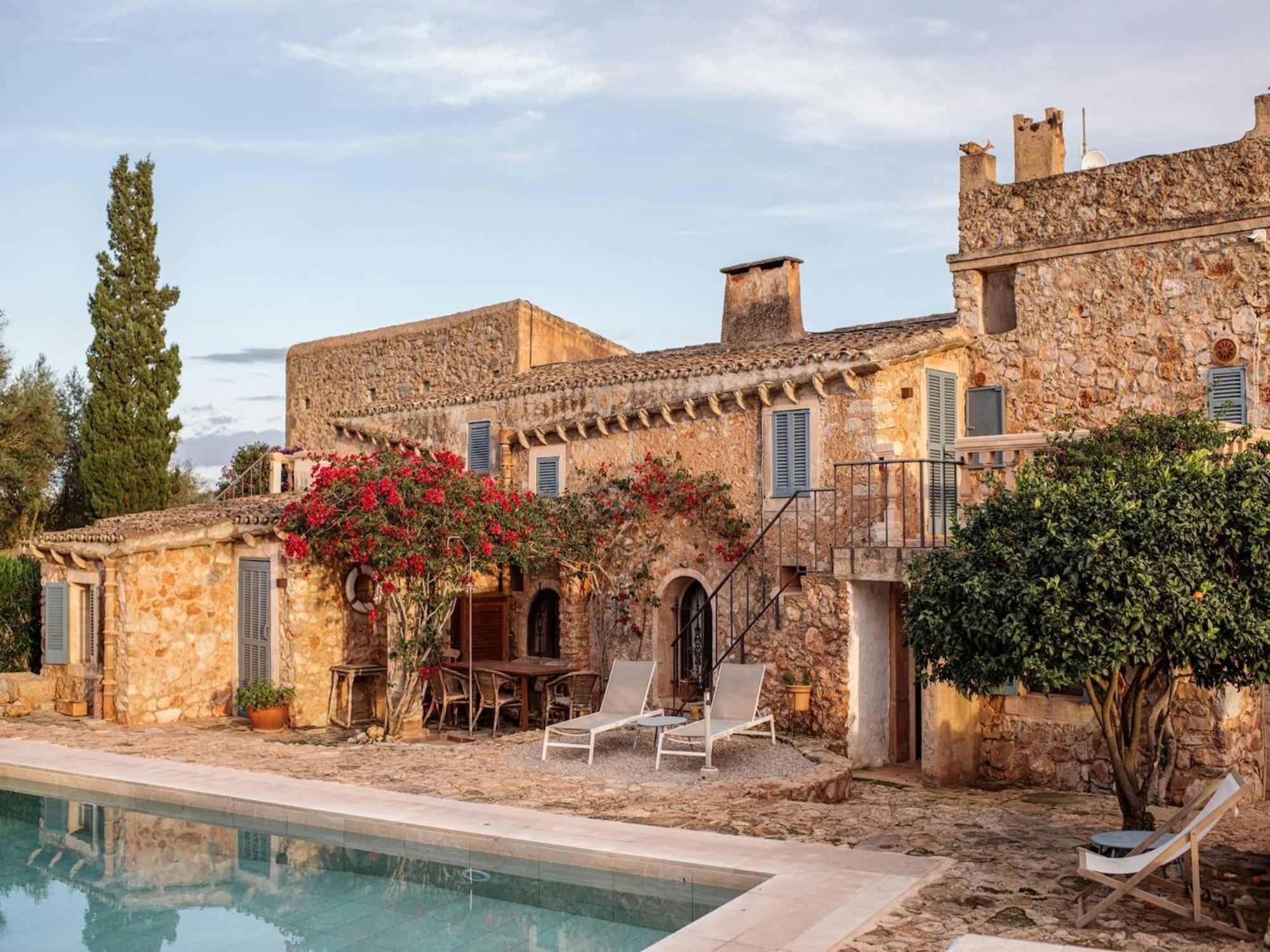 Villa With Outdoor Jacuzzi *