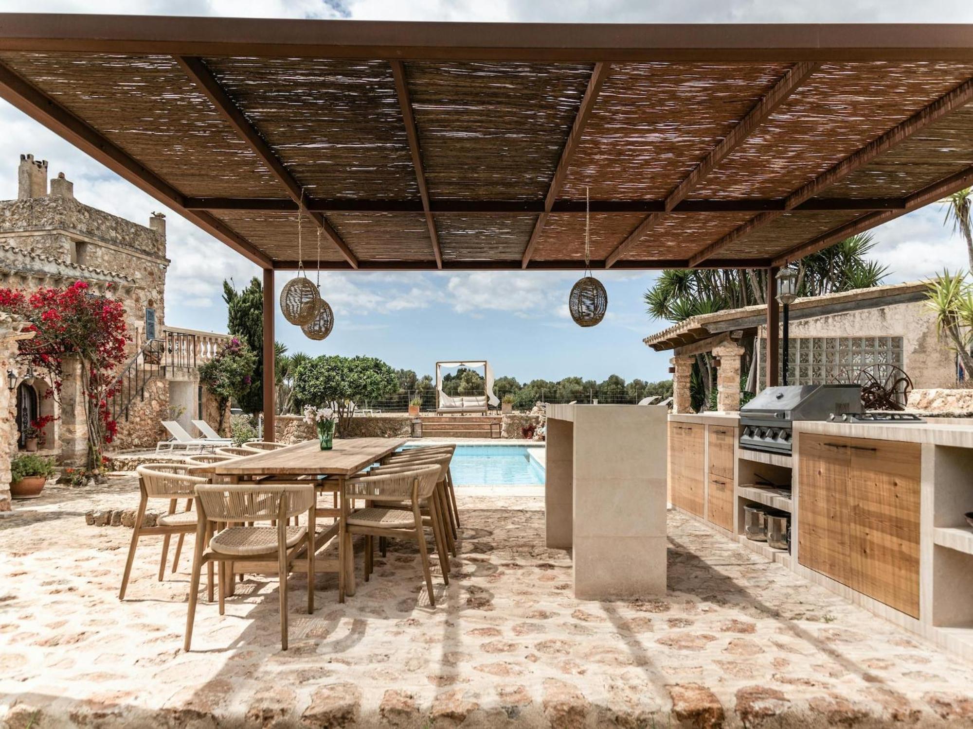 With Outdoor Jacuzzi *