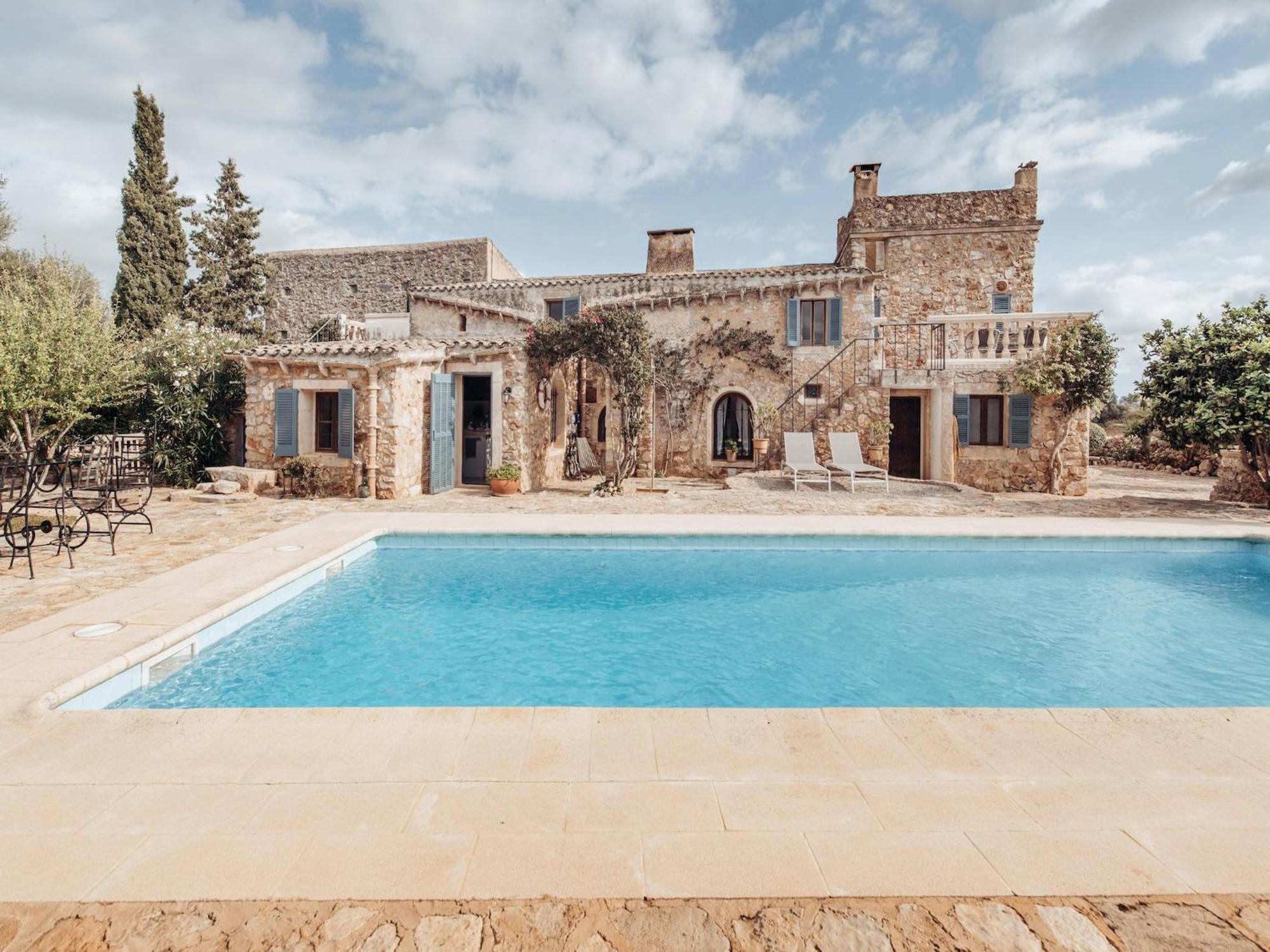 Villa With Outdoor Jacuzzi *