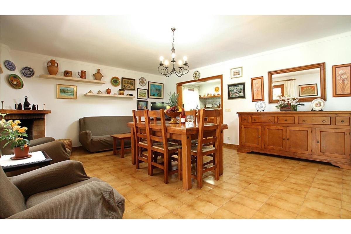 Lovely 3 Bedroom Close To By Renthousing *
