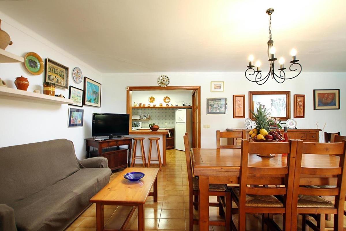 Villa Lovely 3 Bedroom Close To By Renthousing