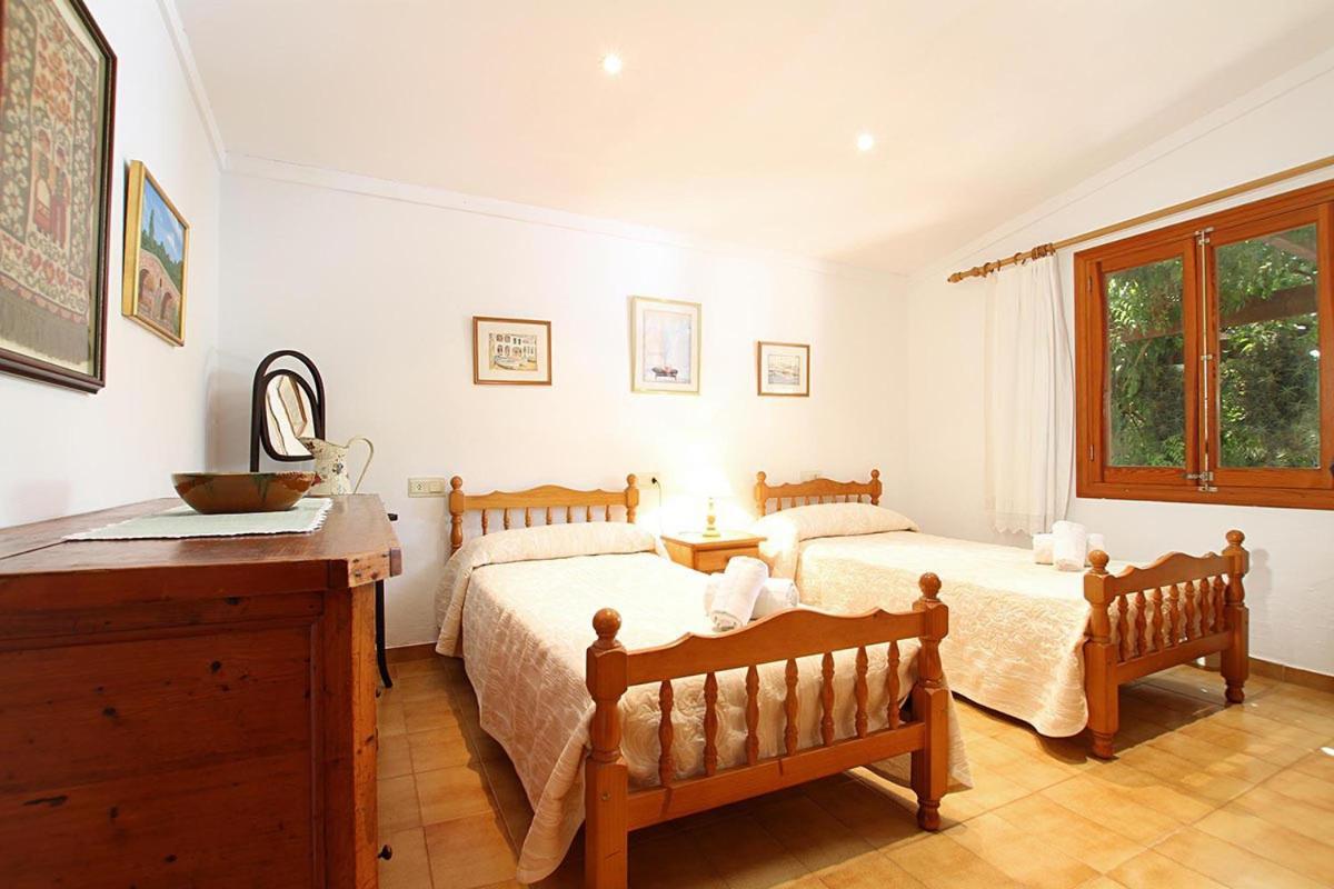 Lovely 3 Bedroom Close To By Renthousing *