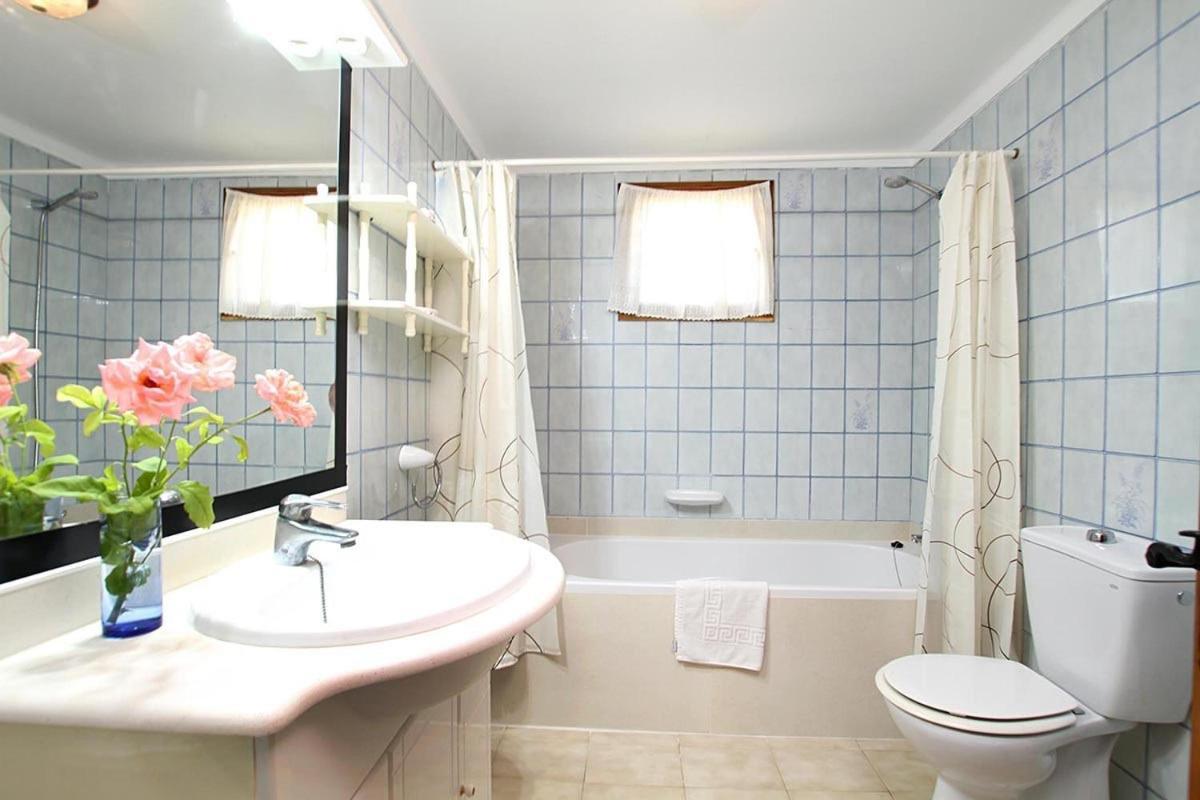 Lovely 3 Bedroom Close To By Renthousing Pollensa