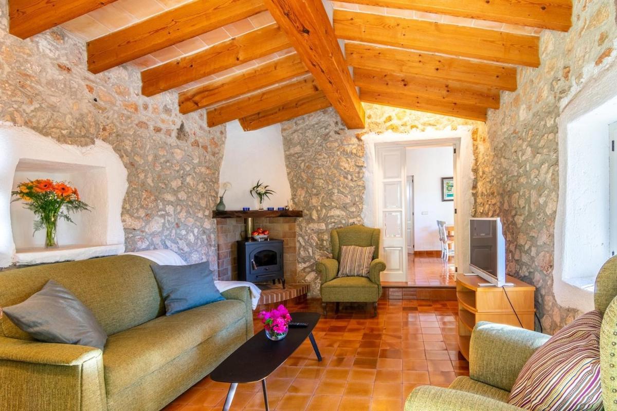 Villa Miquel, In *
