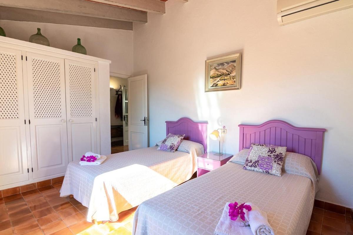 Miquel, In Villa