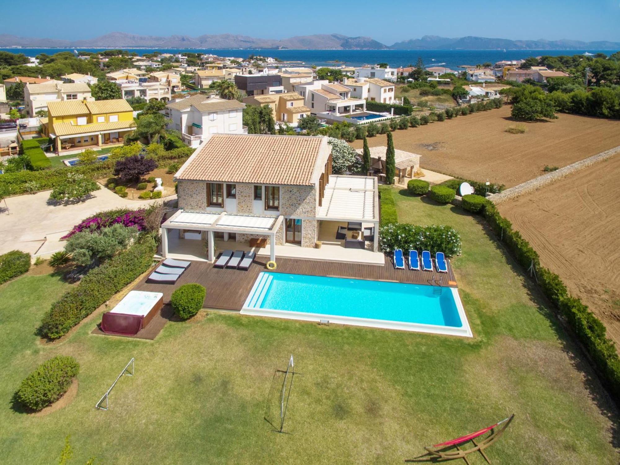 Gran Barcares For 16 By Bebreeze Alcudia (Mallorca)