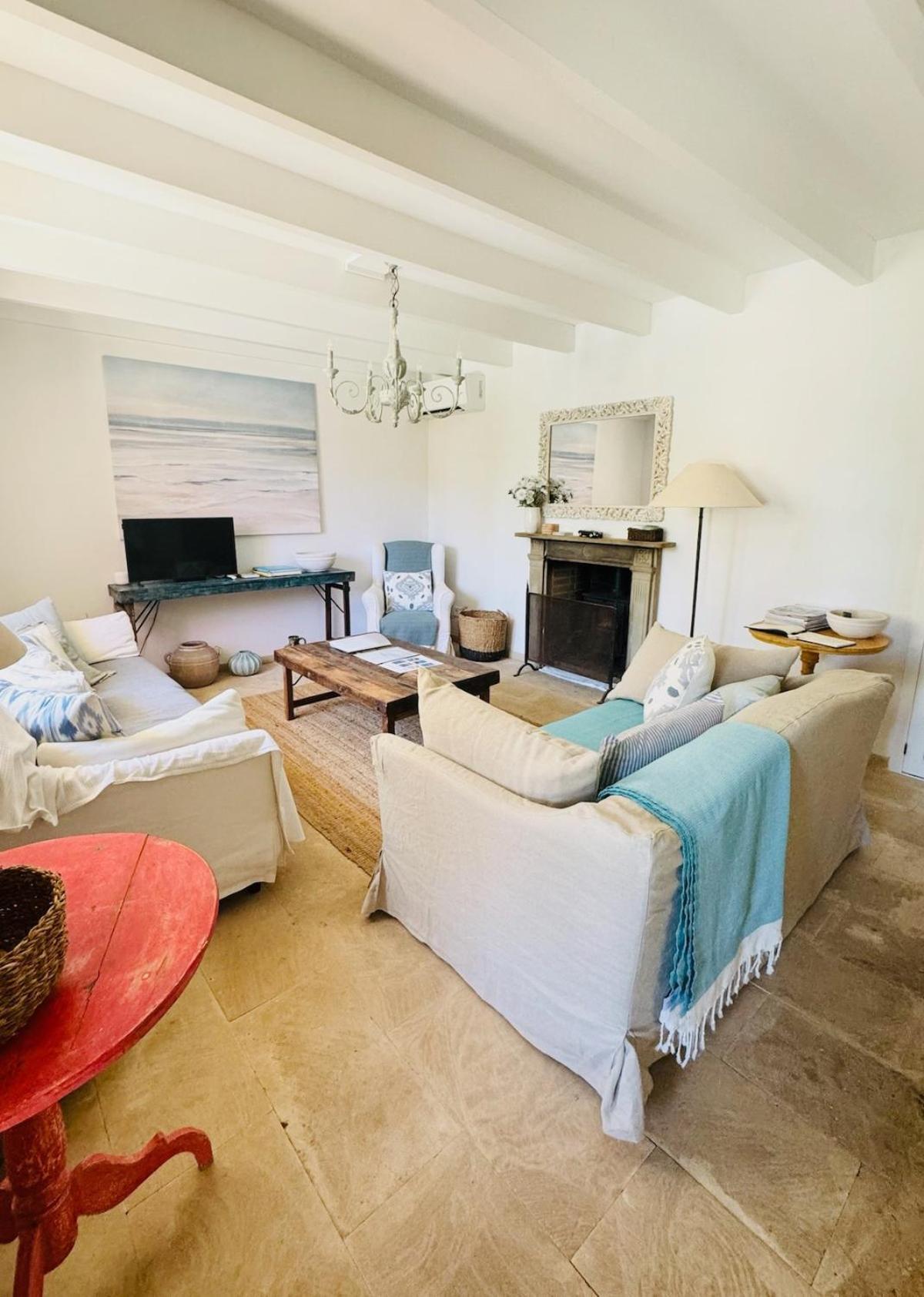 Charming Newly Renovated With Private Pool