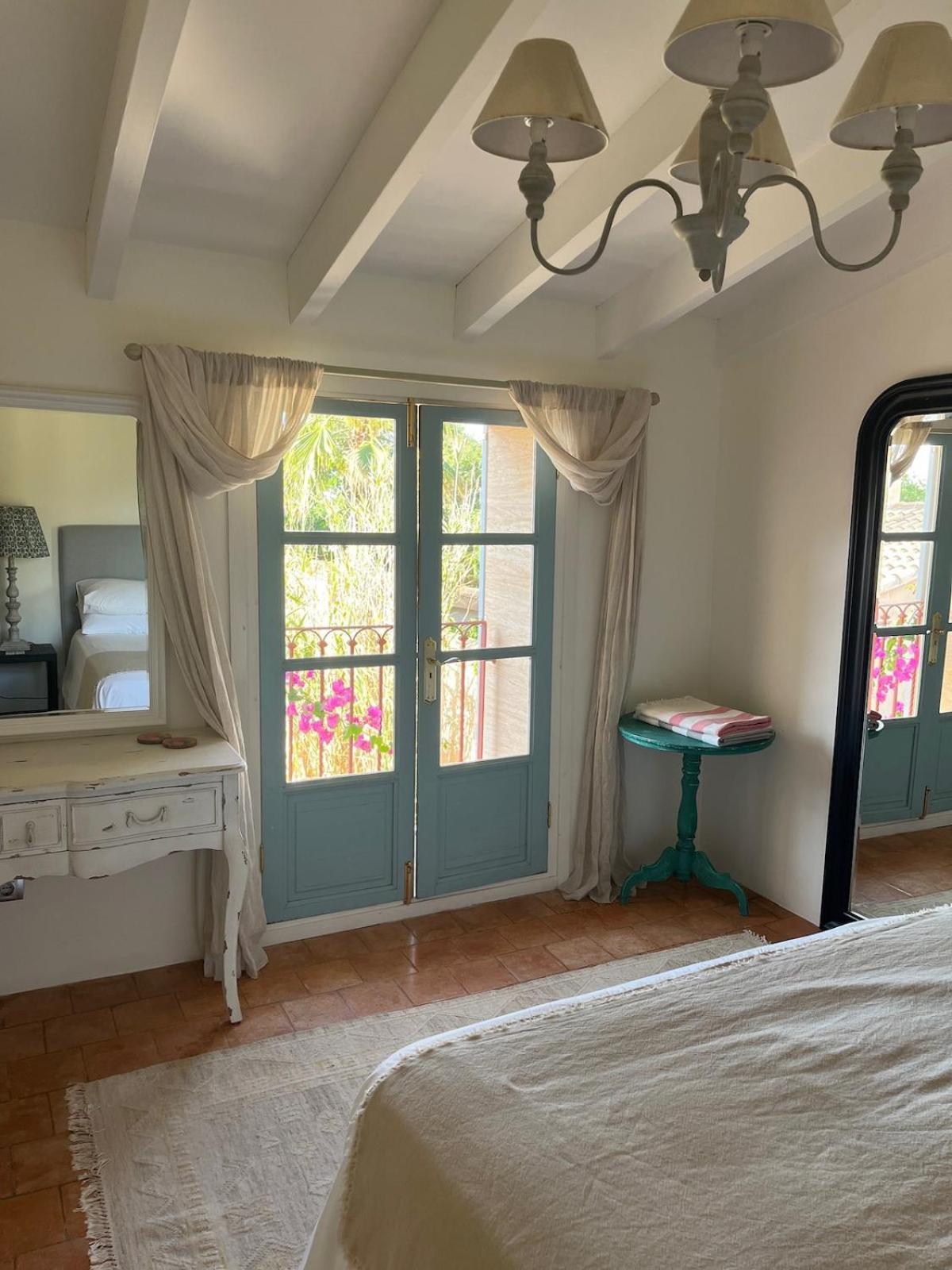 Charming Newly Renovated With Private Pool *