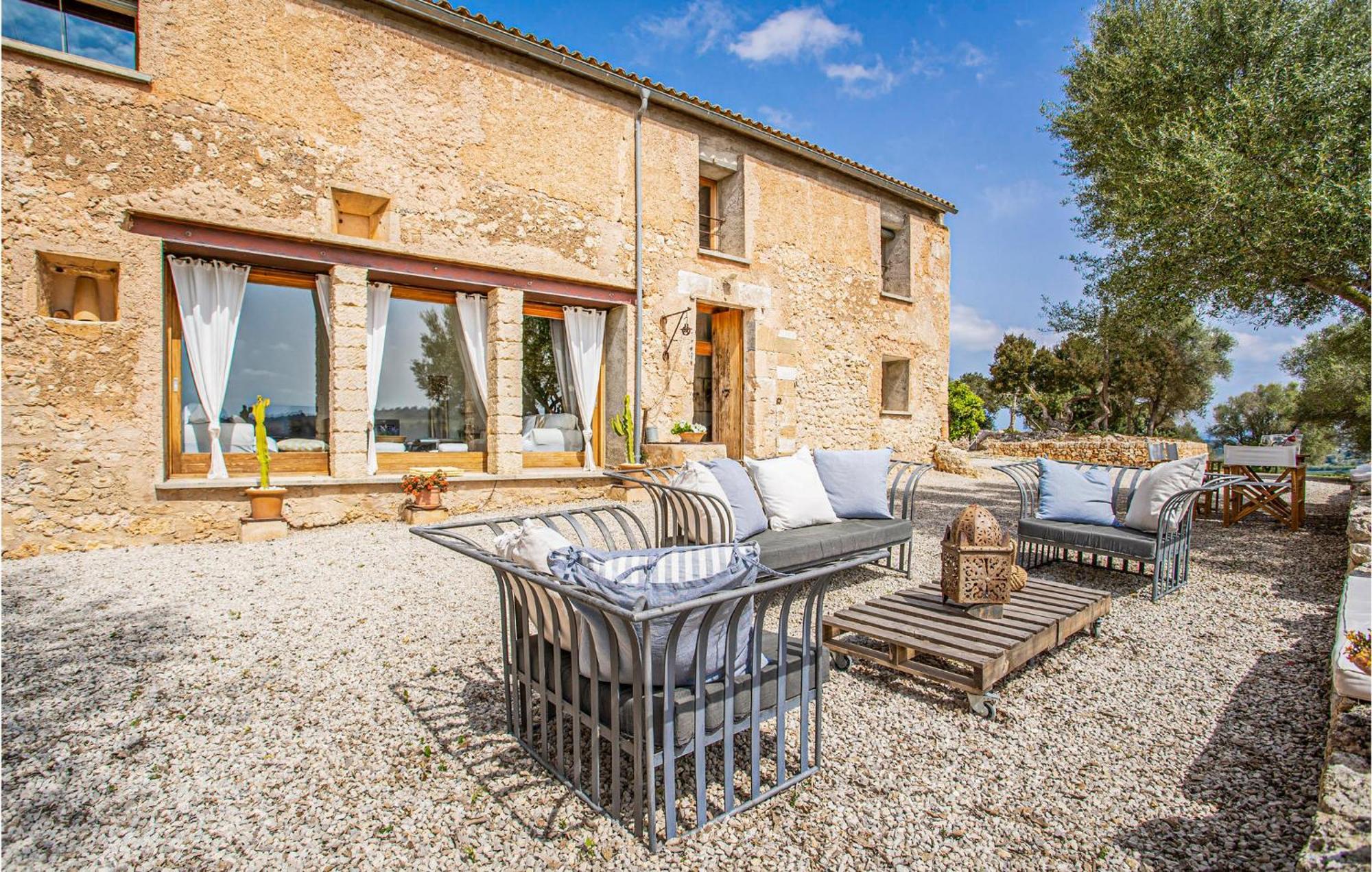 Сasa de vacaciones Cozy In With Outdoor Swimming Pool Ariany